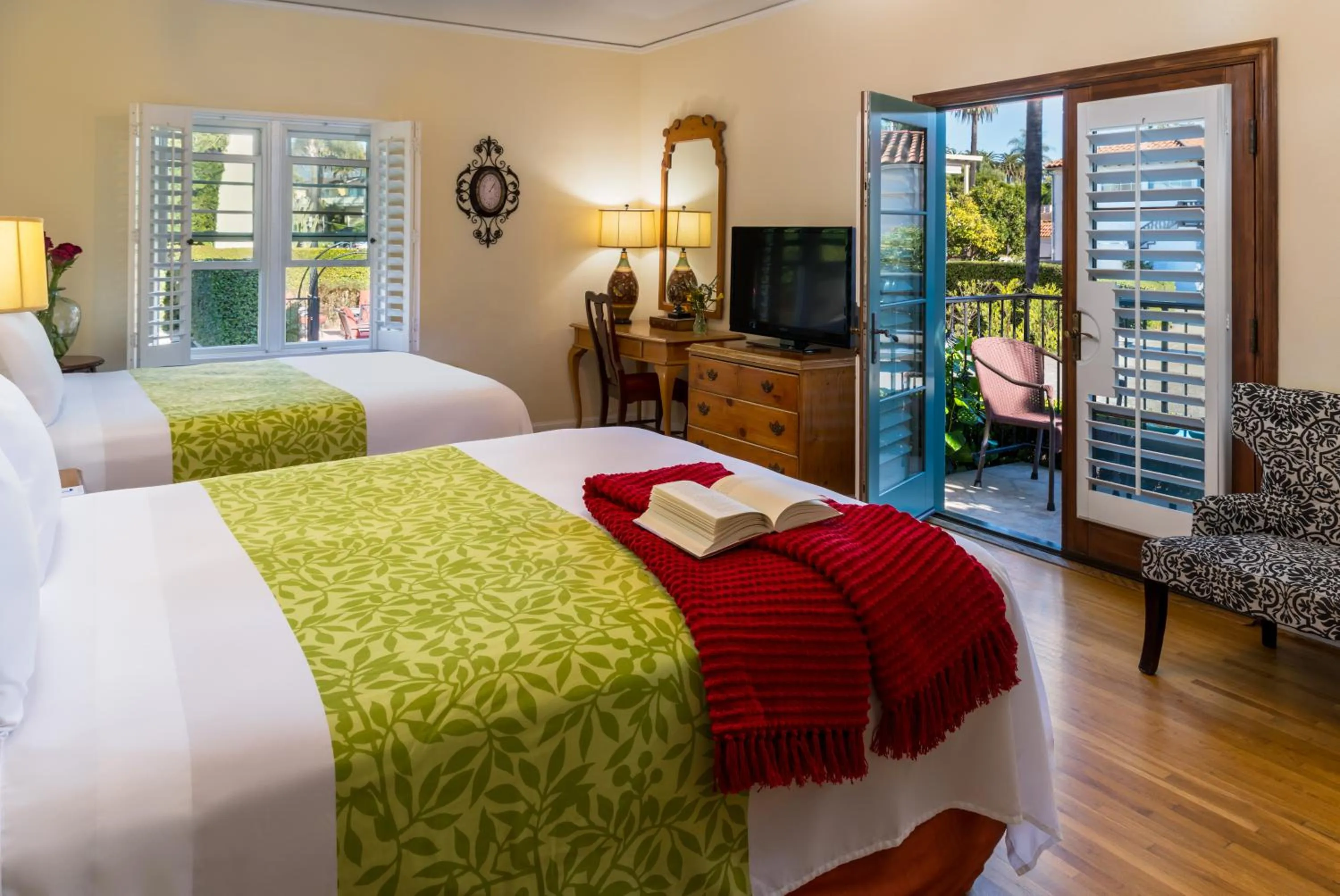 Patio, Bed in The Eagle Inn