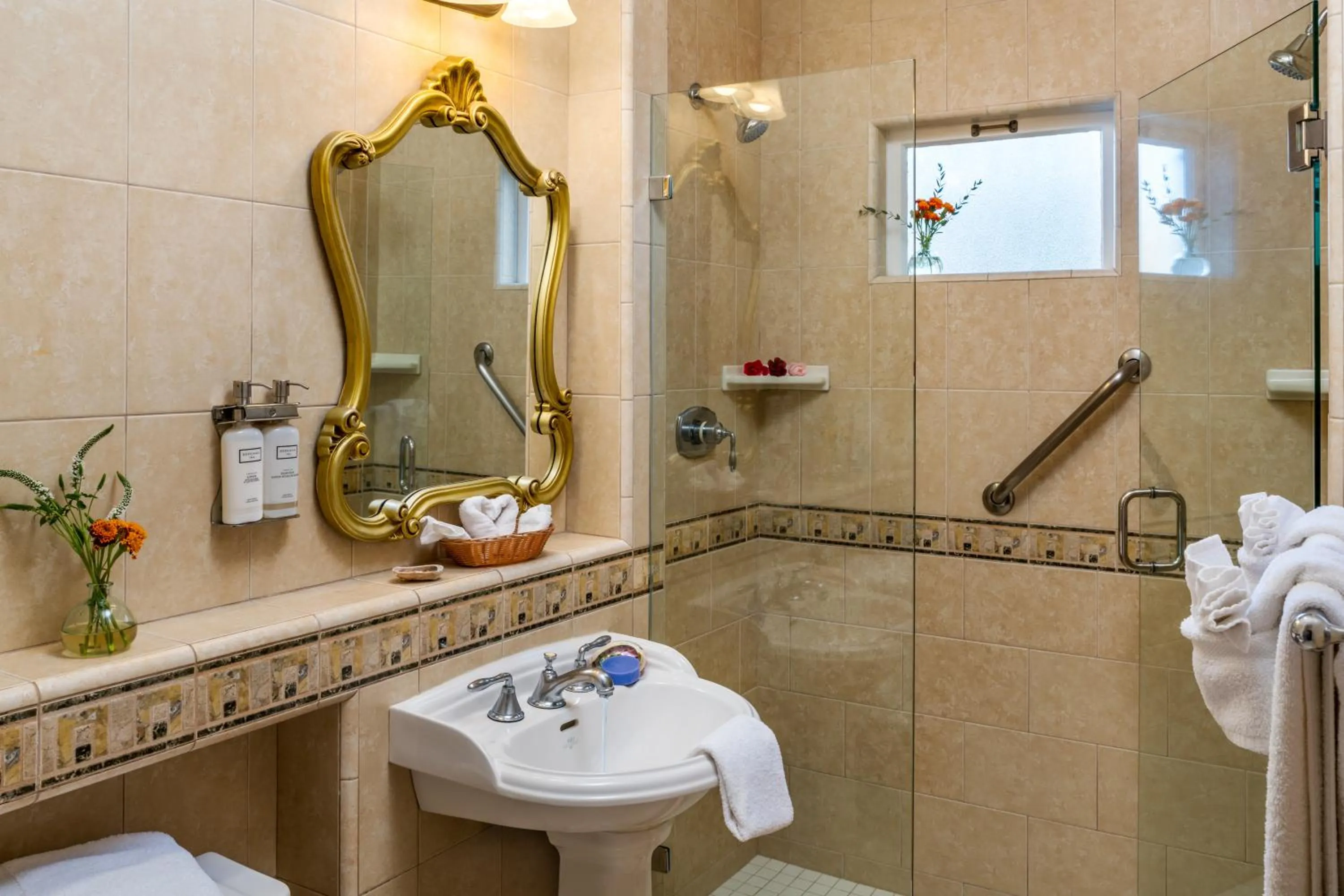 Shower in The Eagle Inn