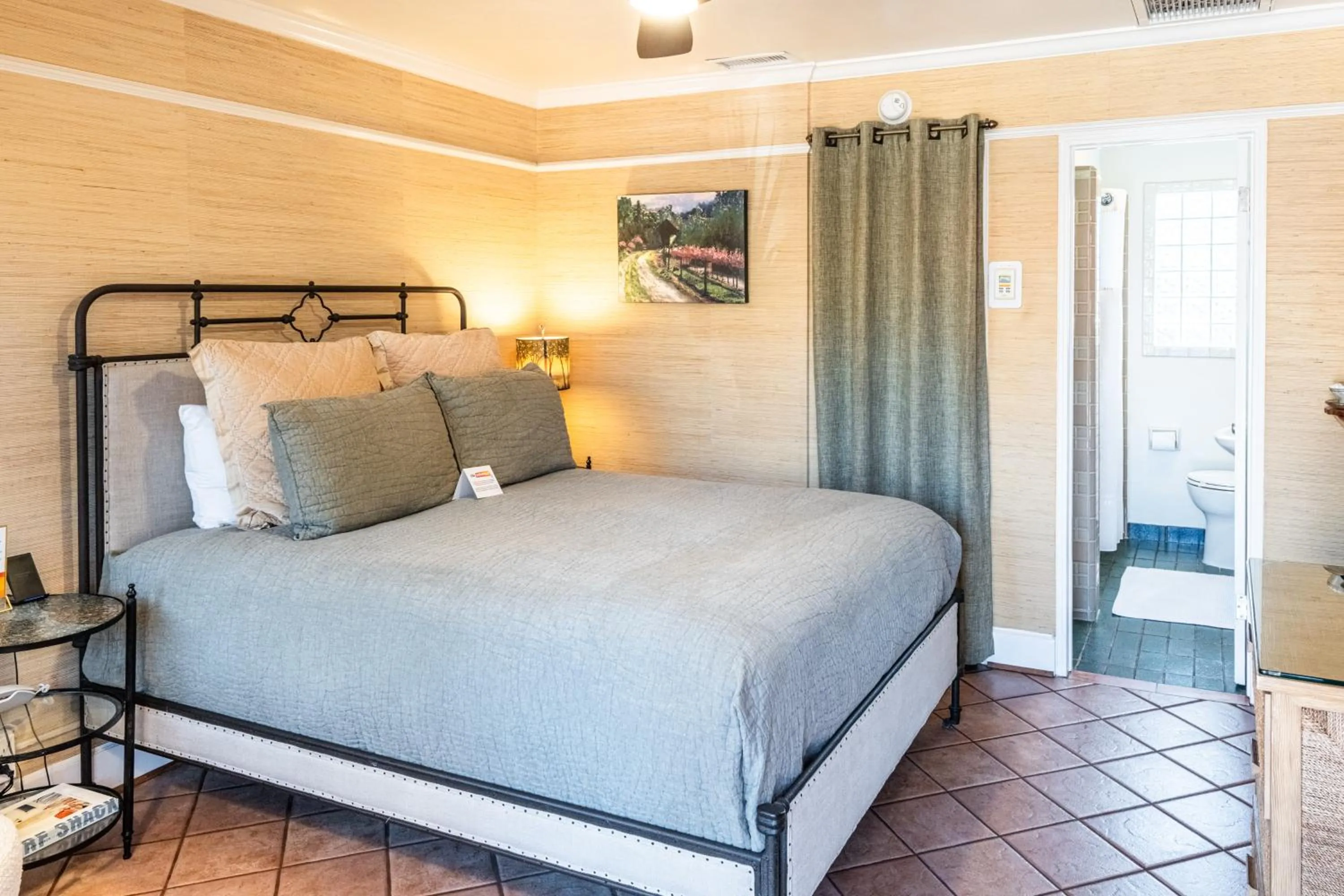 Bedroom, Bed in Harbor House Inn