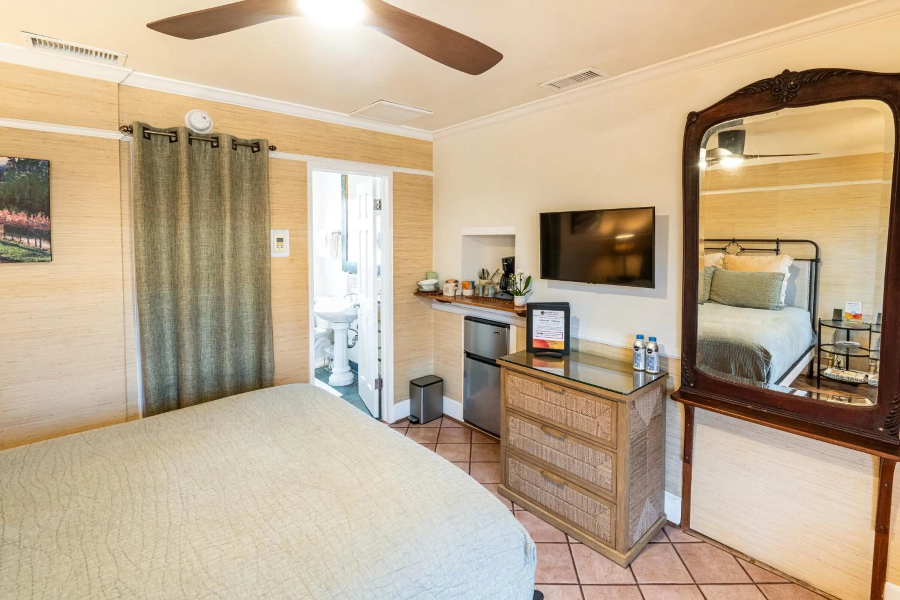 TV and multimedia, Bed in Harbor House Inn