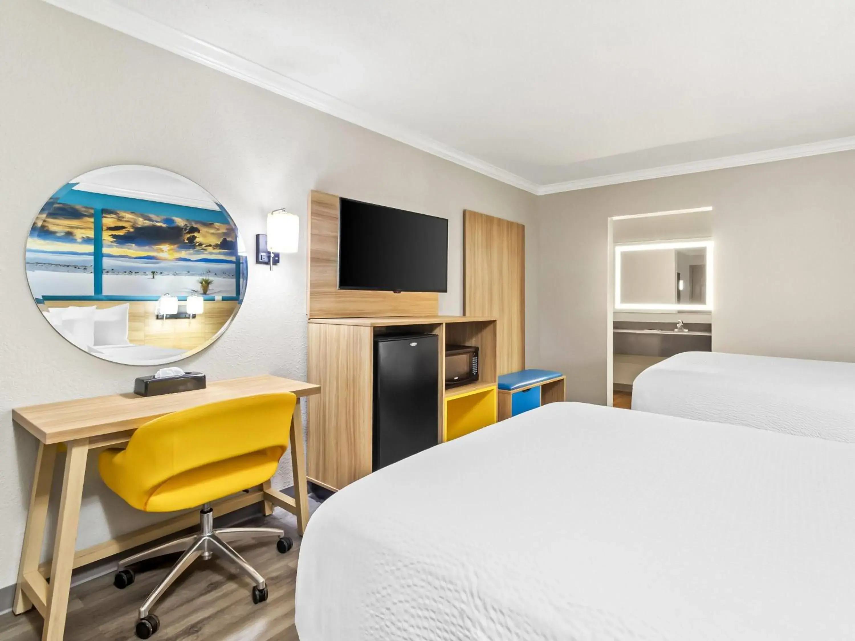 Double Room with Two Double Beds - Smoking in Days Inn by Wyndham Houston East Double Room with Two Double Beds - Smoking in Days Inn by Wyndham Houston East