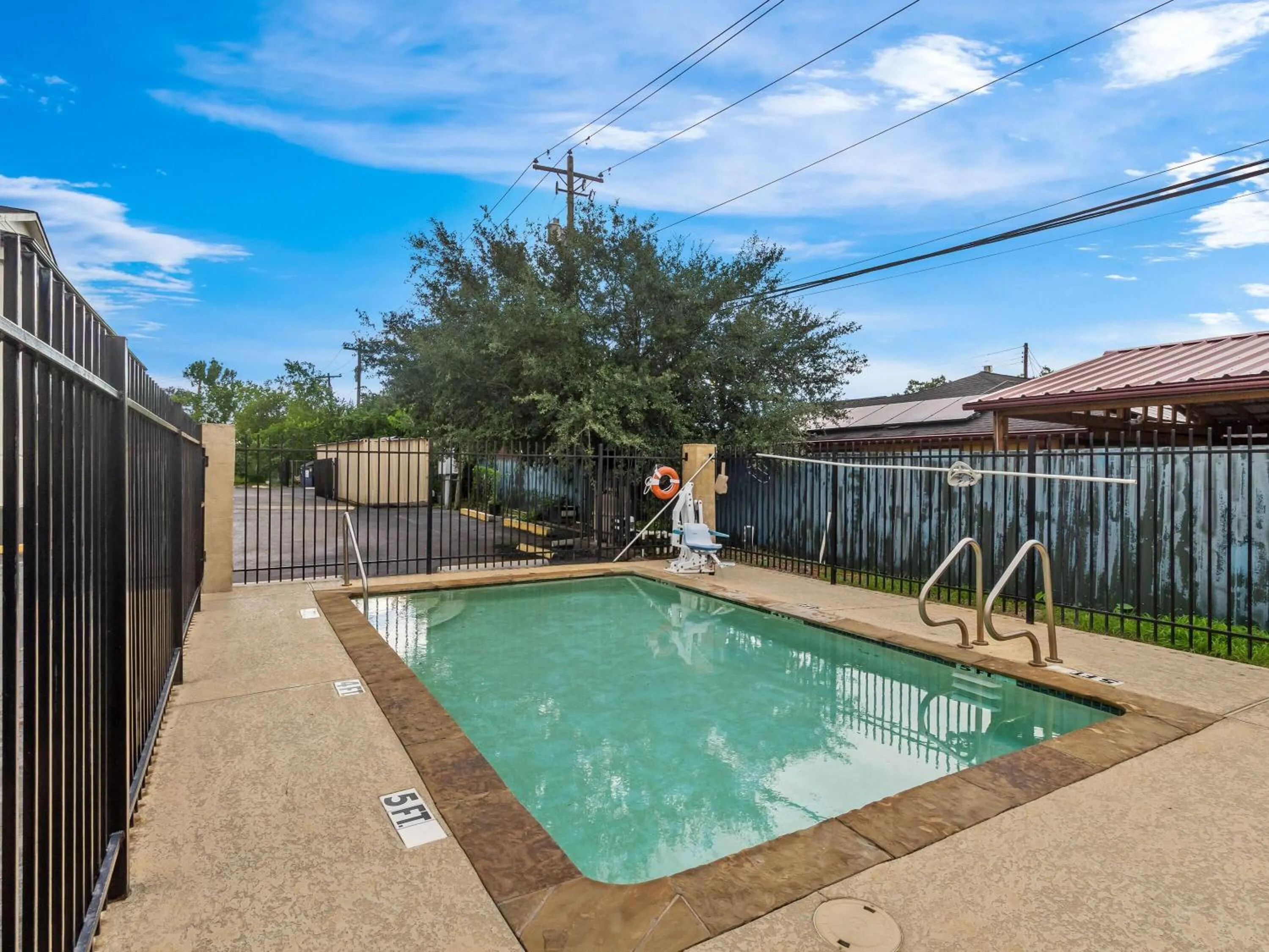 Swimming pool in Days Inn by Wyndham Houston East