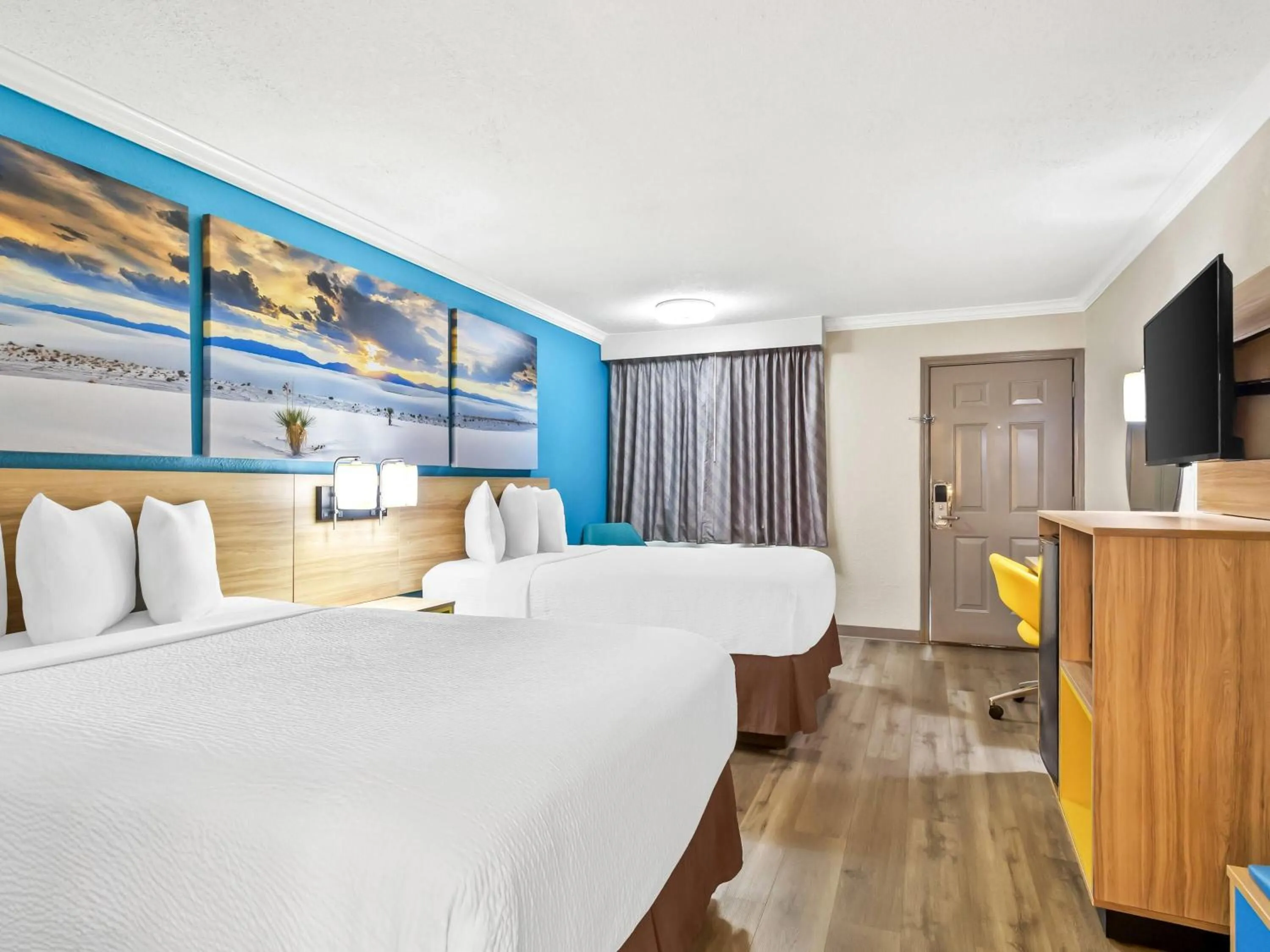 Bed in Days Inn by Wyndham Houston East