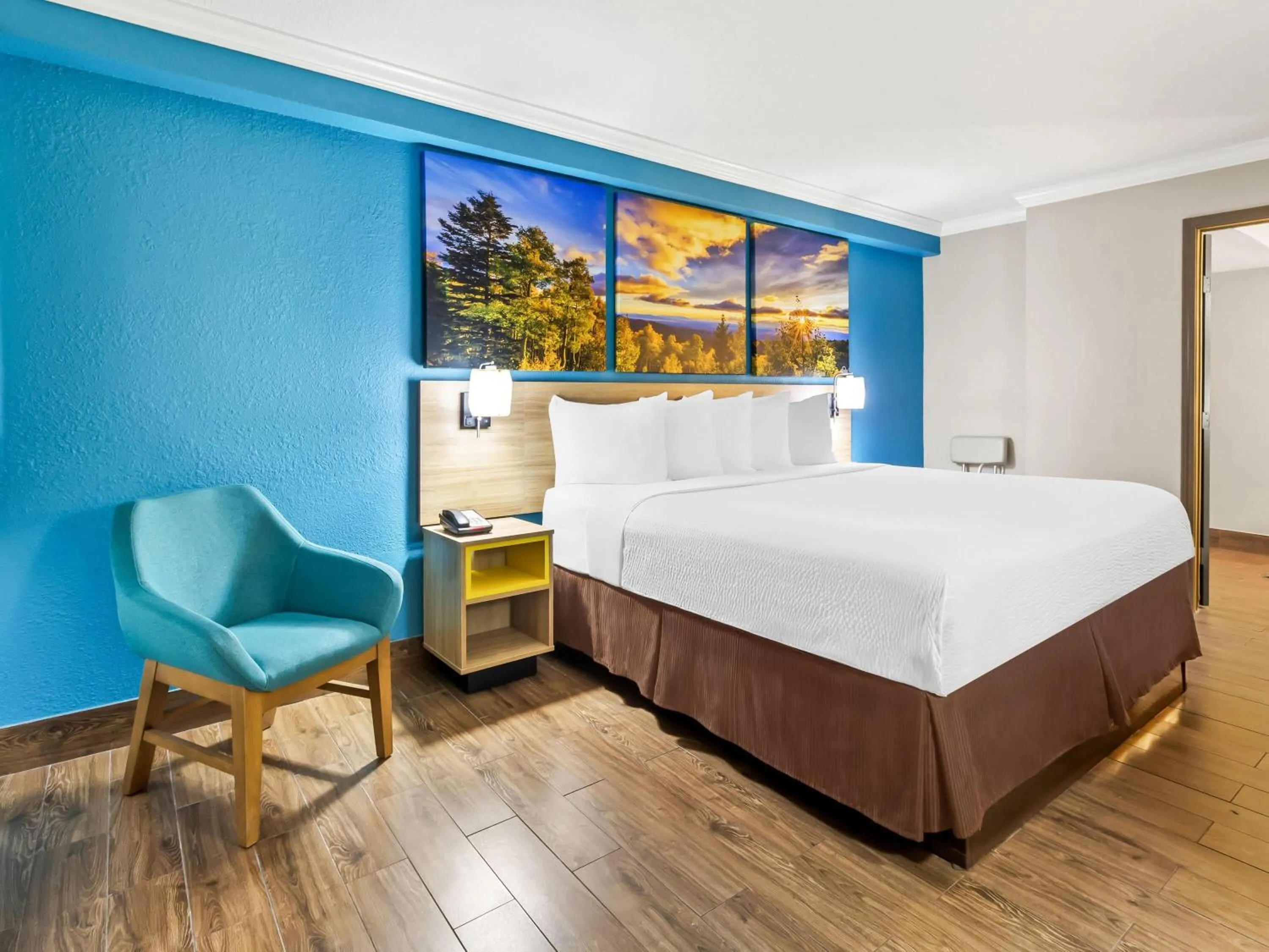 Bed in Days Inn by Wyndham Houston East