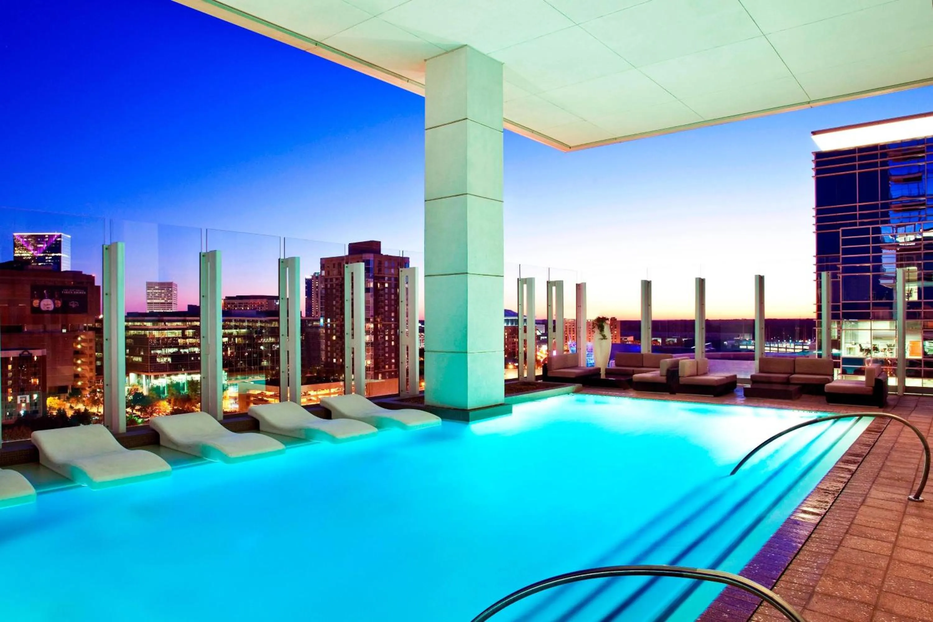 Swimming pool in W Atlanta Downtown