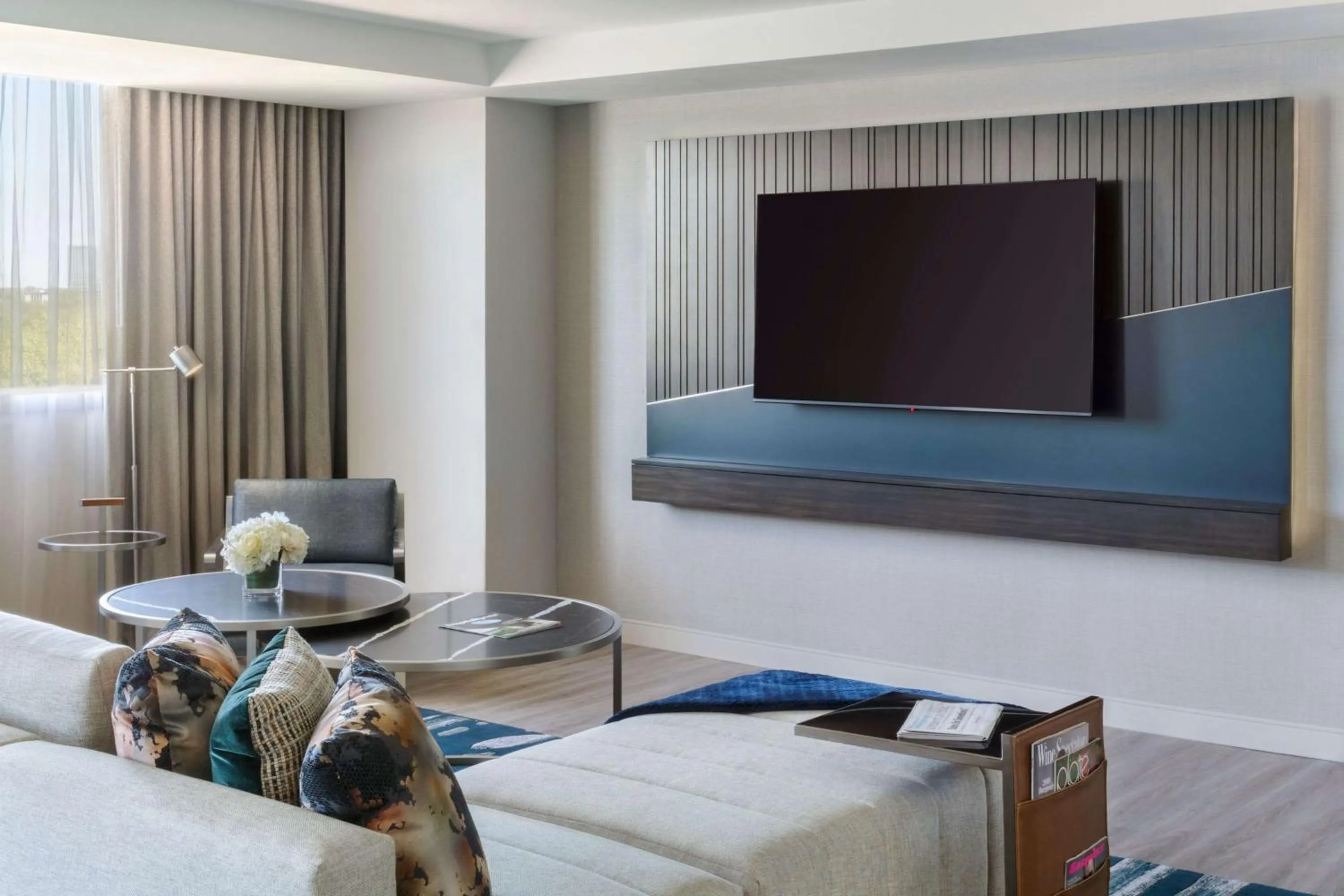 Photo of the whole room, Bed in Hyatt Regency O'Hare Chicago