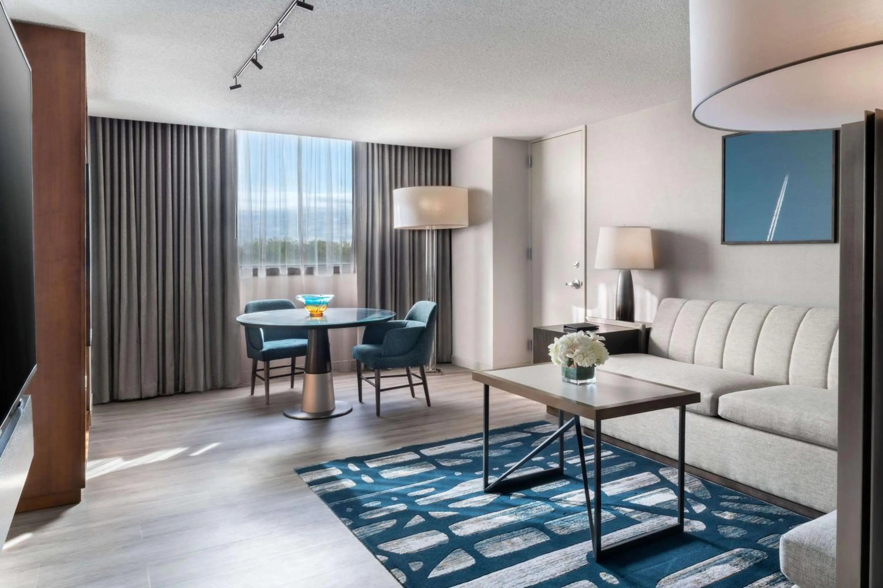 Photo of the whole room in Hyatt Regency O'Hare Chicago