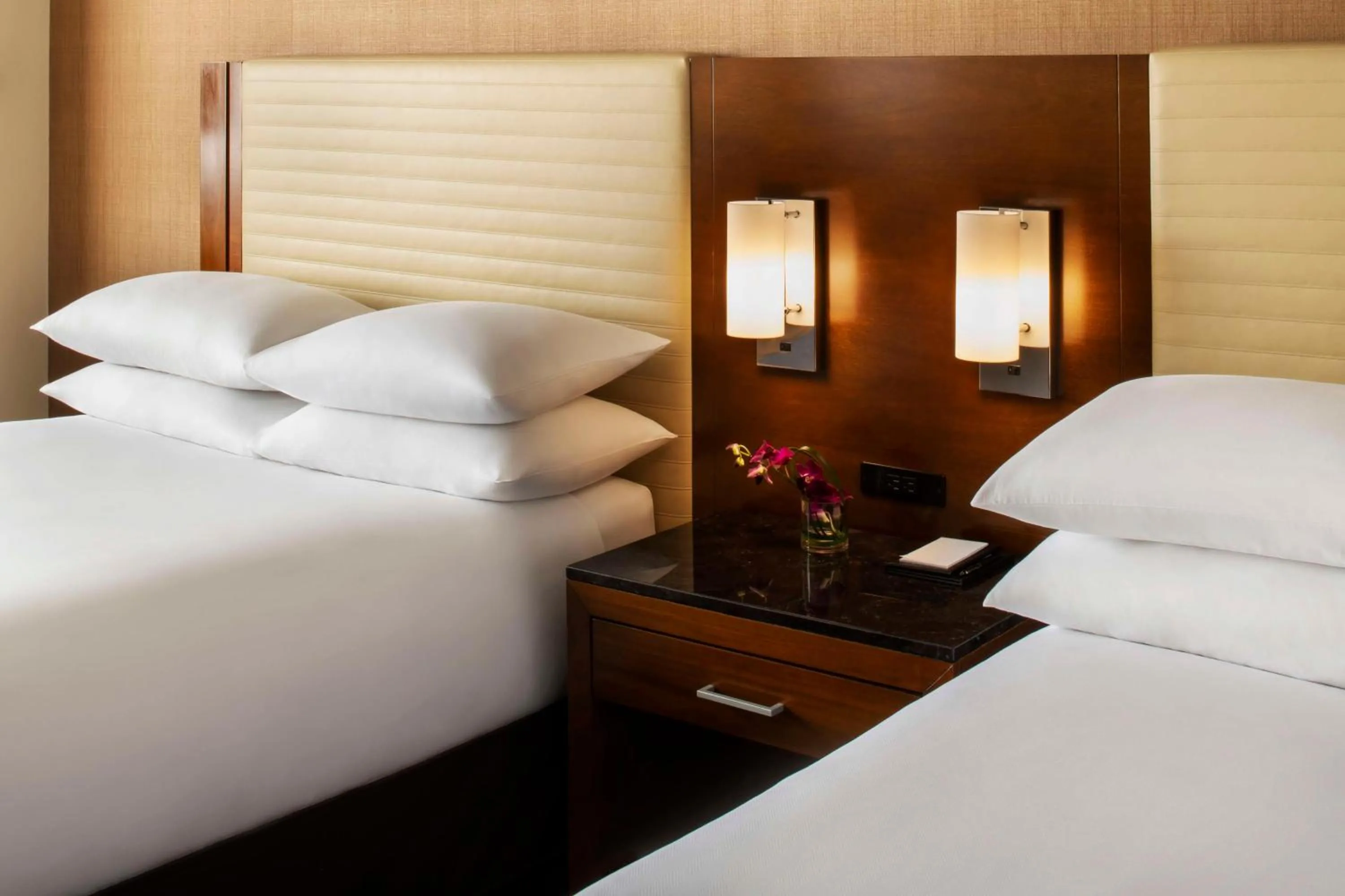 Bedroom, Bed in Hyatt Regency O'Hare Chicago