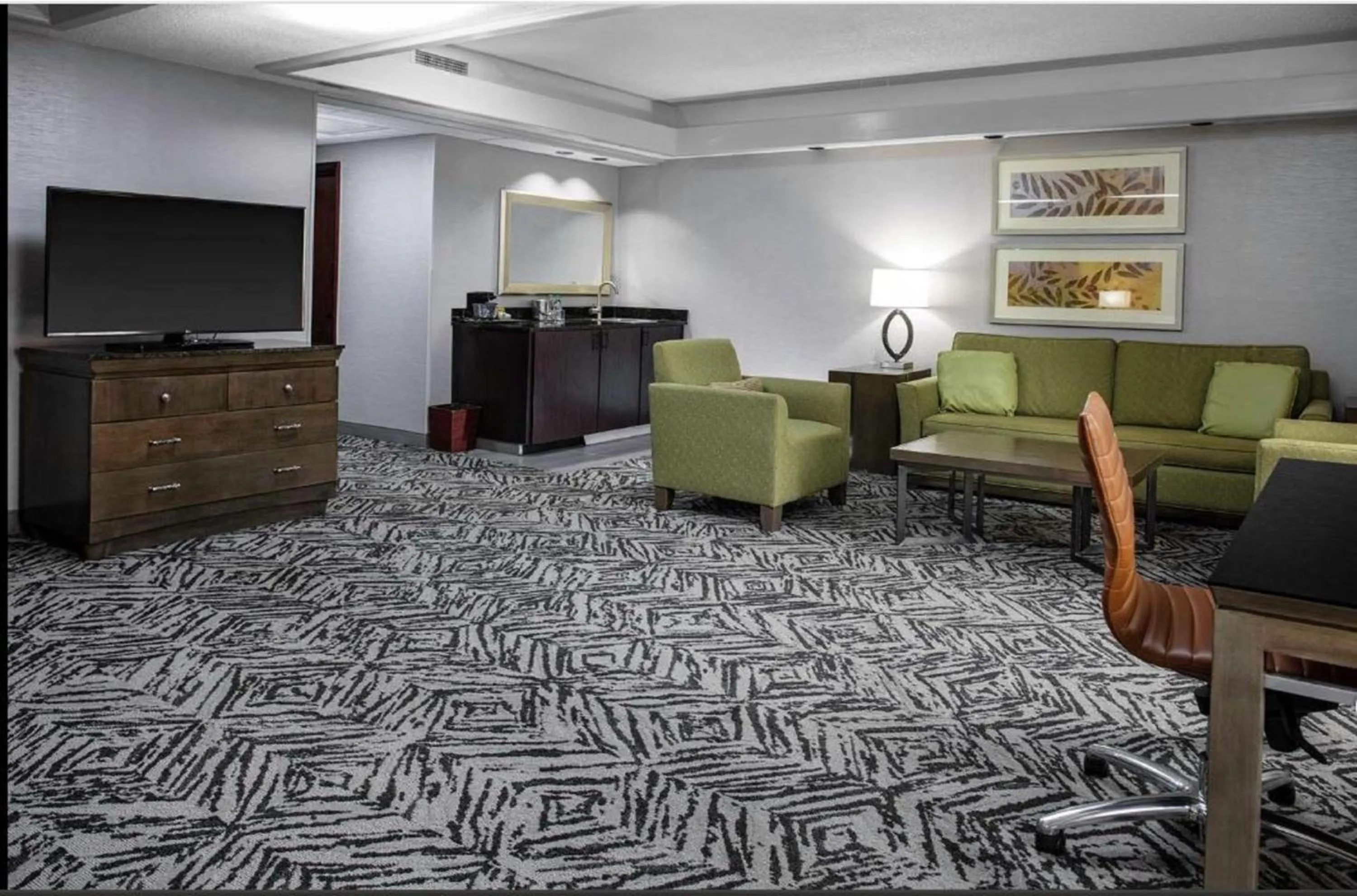 Living room in DoubleTree by Hilton Hotel & Executive Meeting Center Omaha-Downtown