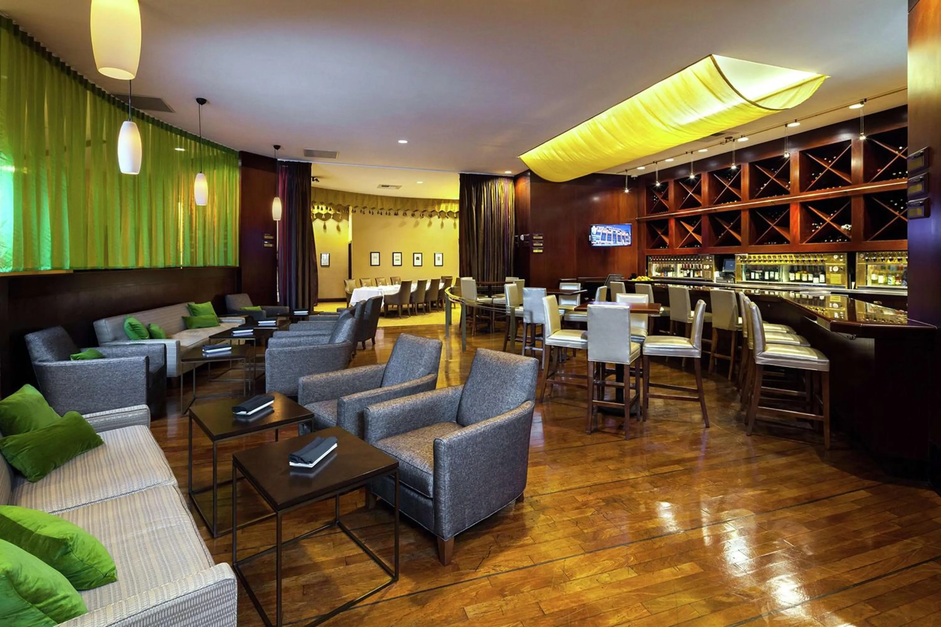 Lounge or bar in DoubleTree by Hilton San Jose