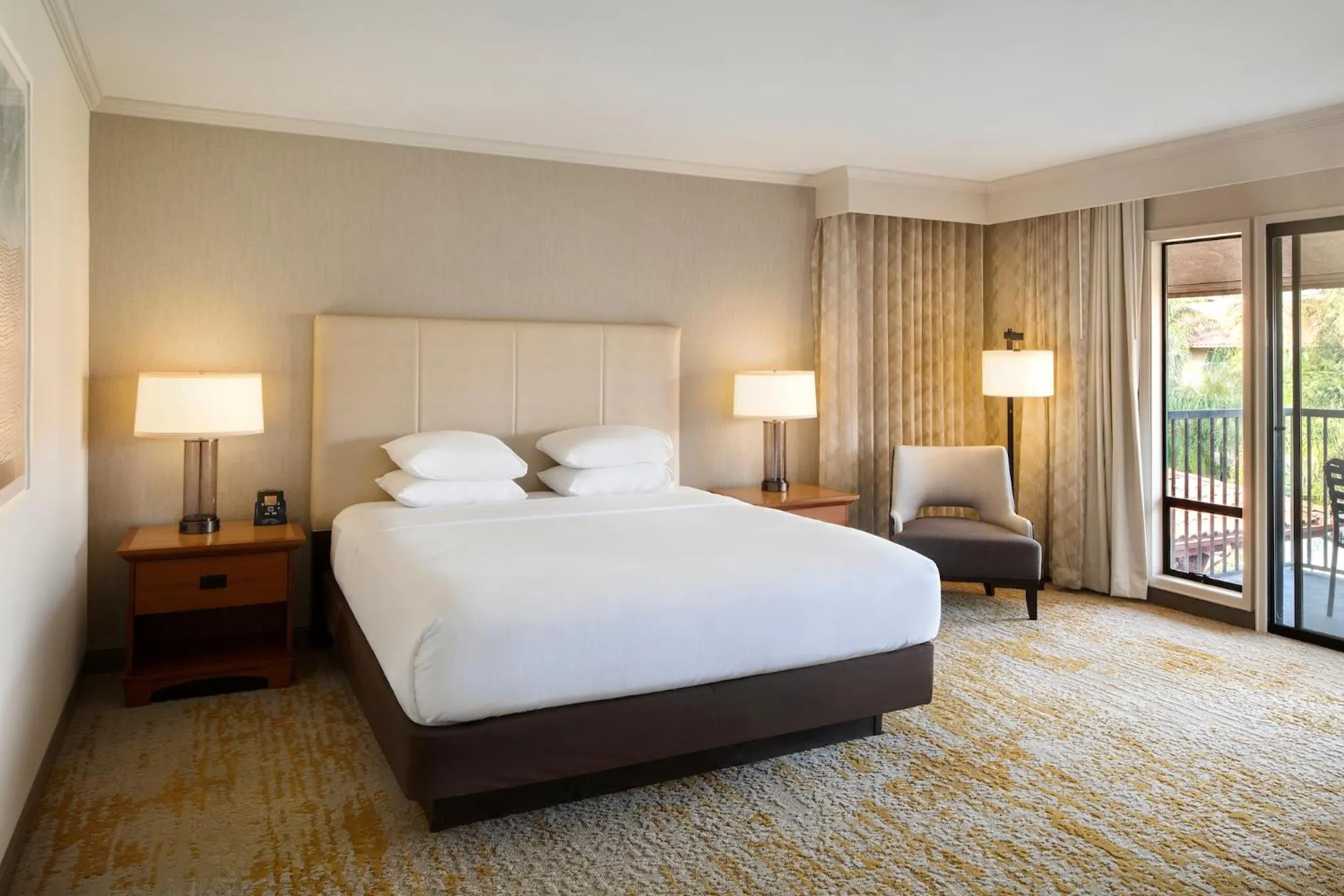 Bedroom, Bed in DoubleTree by Hilton Ontario Airport
