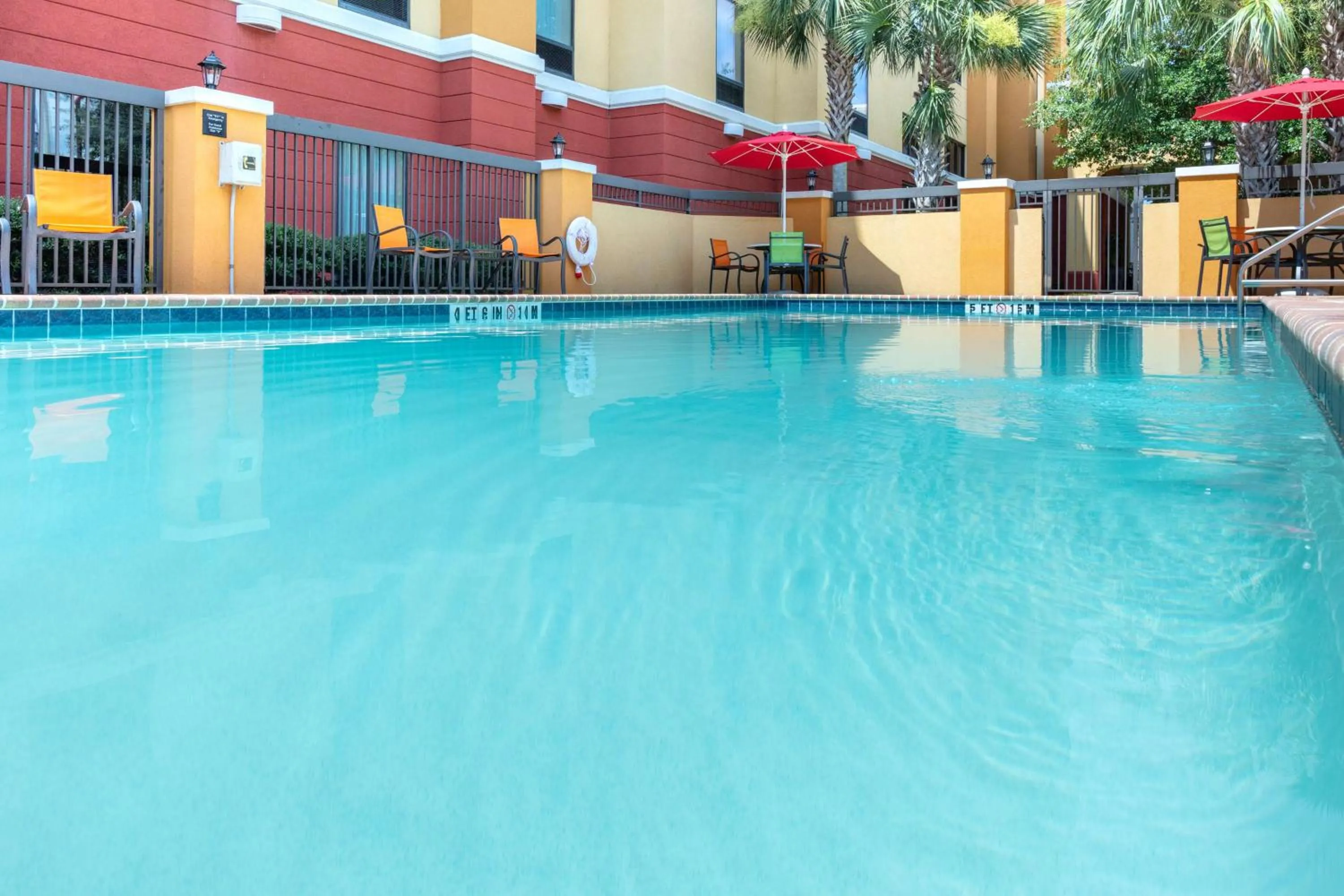 Pool view in Hampton Inn & Suites Jacksonville South - Bartram Park