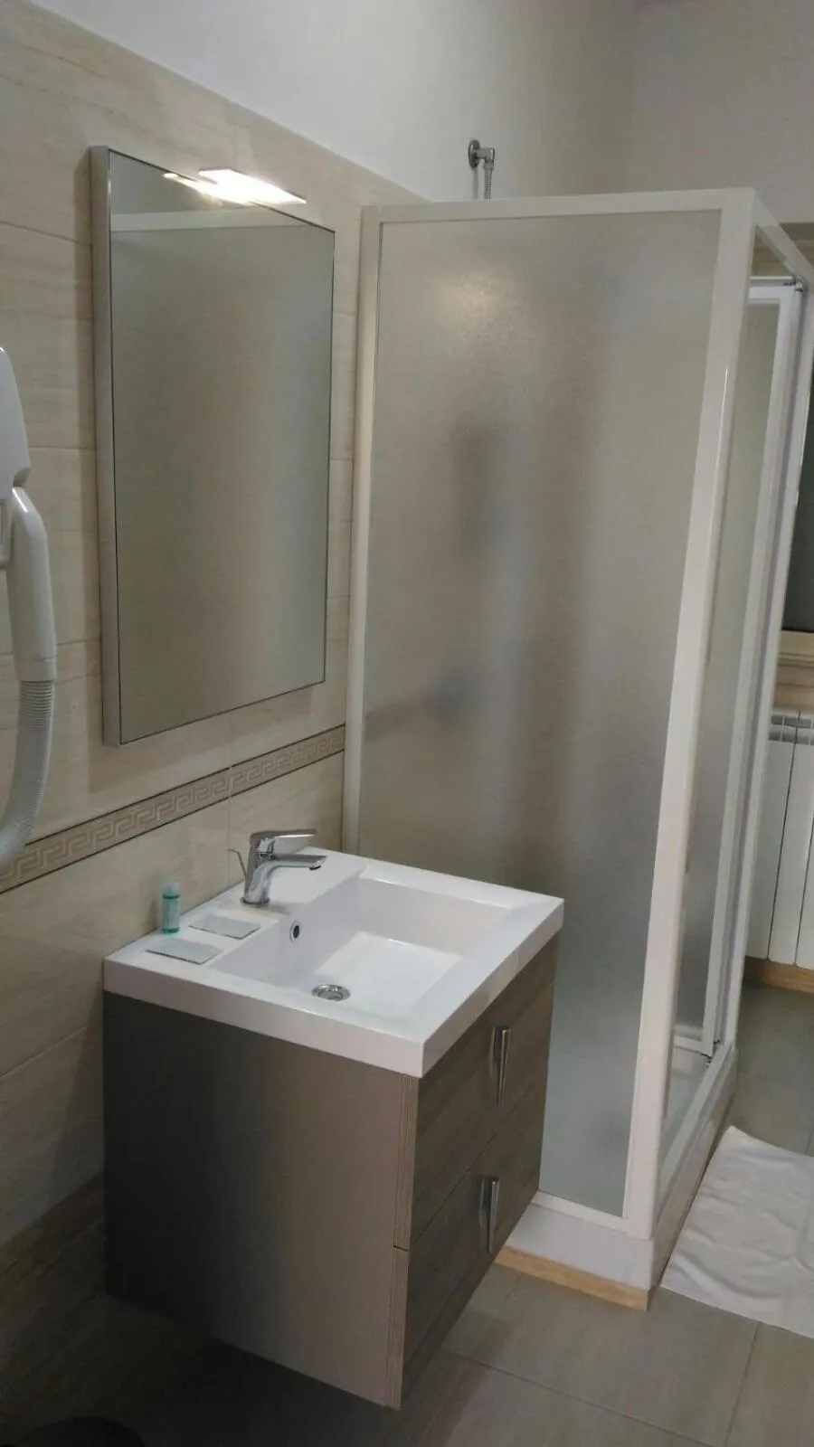 Shower in Il Girasole Formia Guesthouse rooms