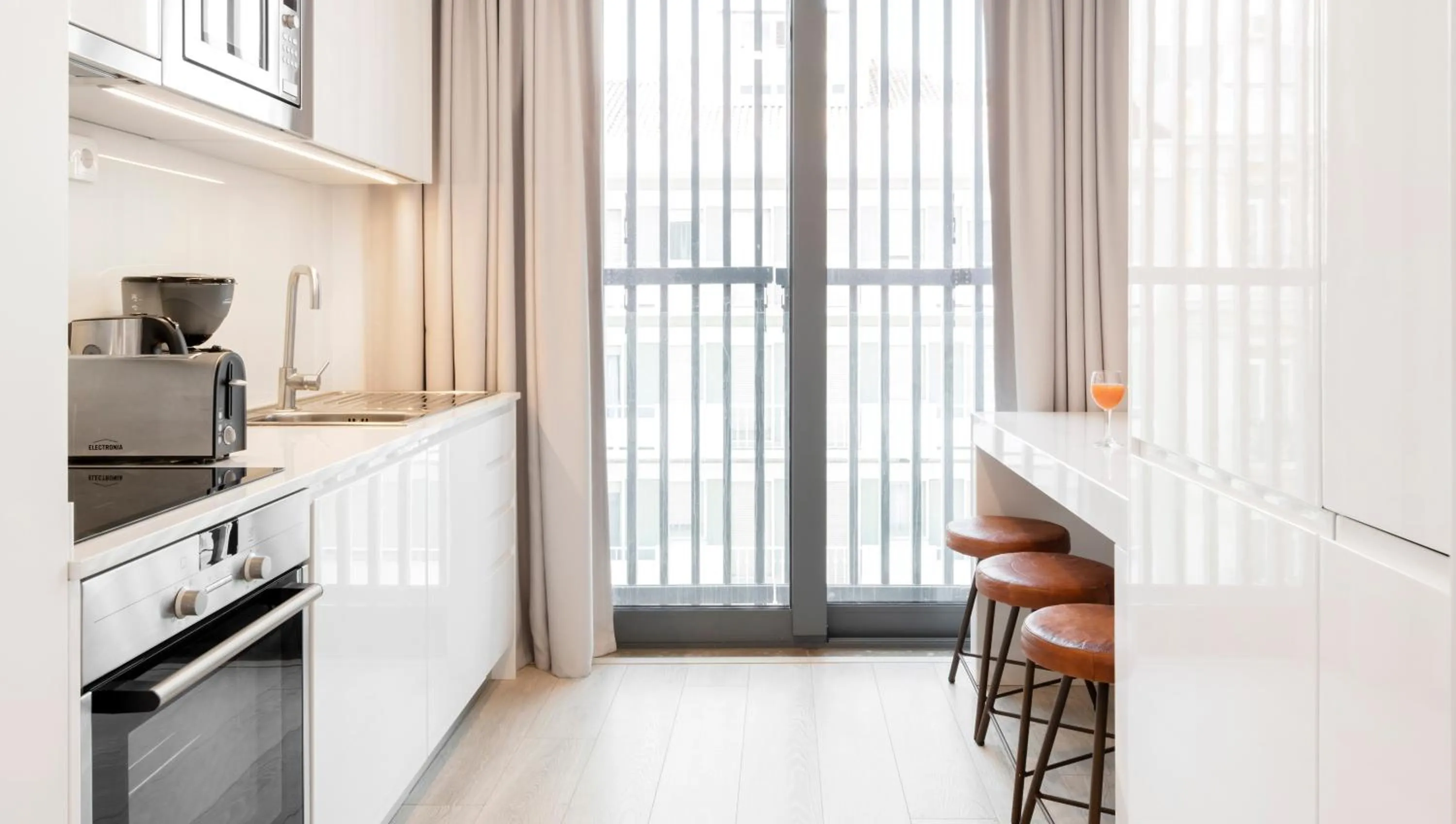 Kitchen or kitchenette in Lisbon Serviced Apartments - Parque