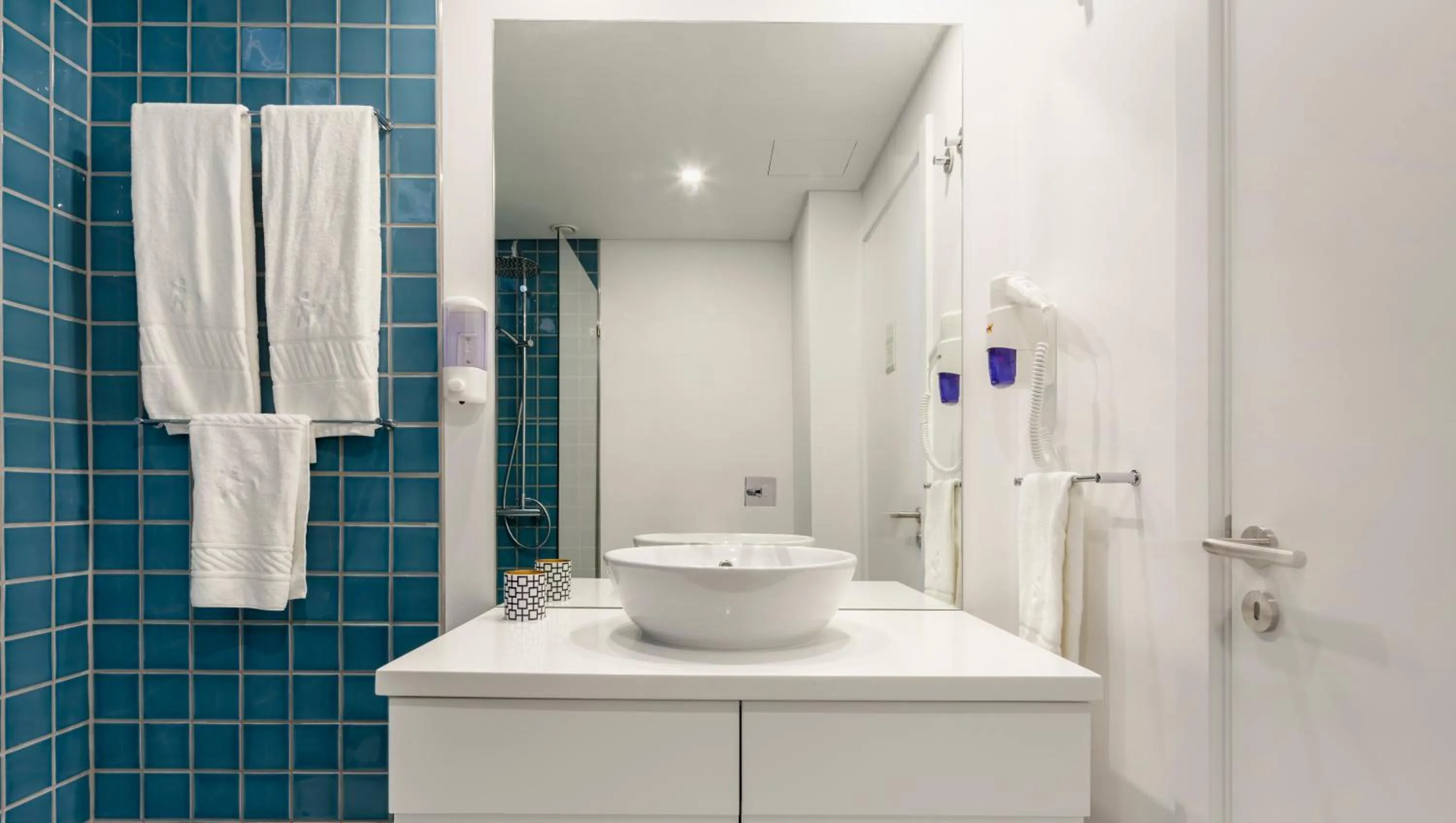 Toilet in Lisbon Serviced Apartments - Parque