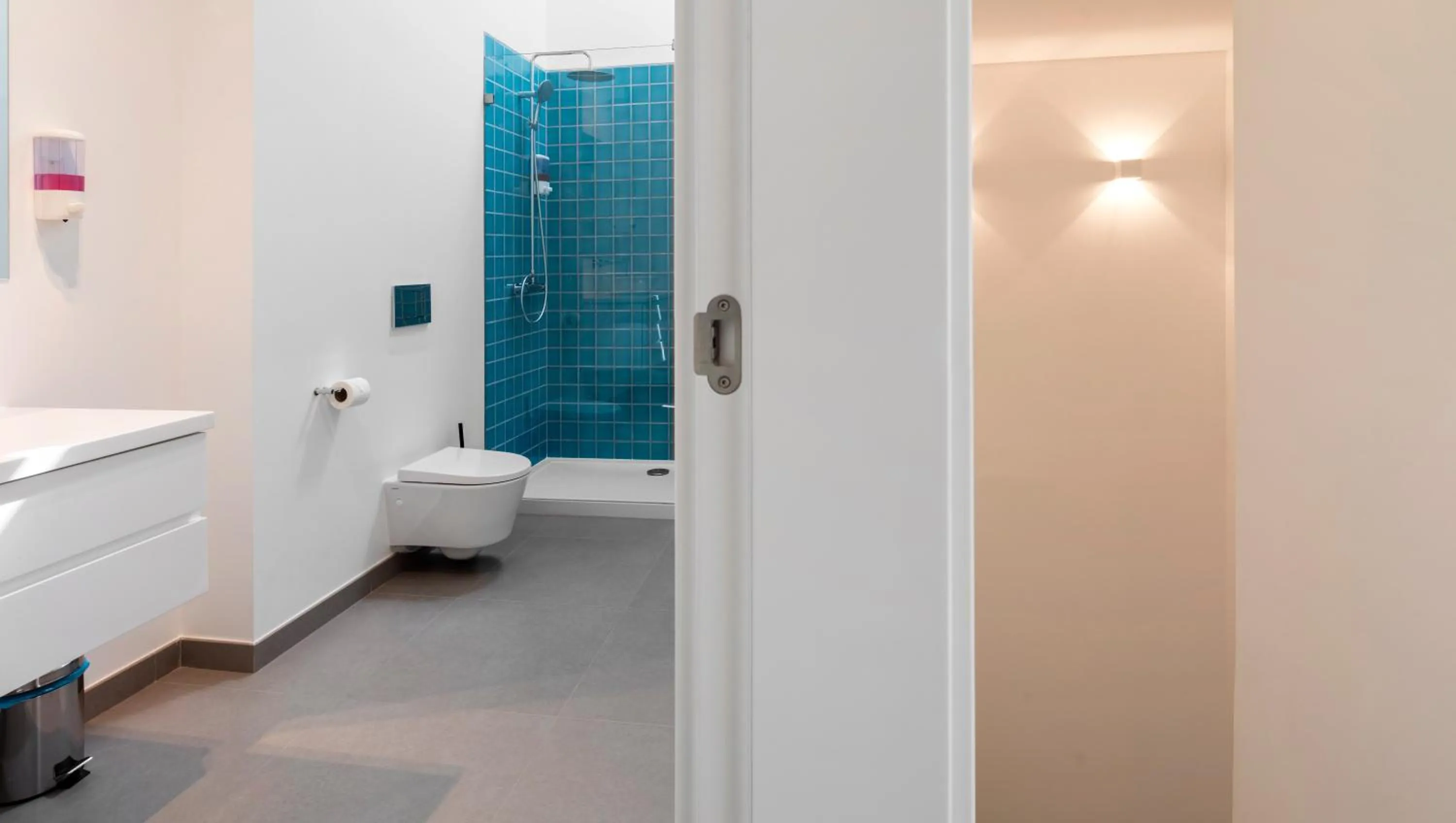 Toilet in Lisbon Serviced Apartments - Parque