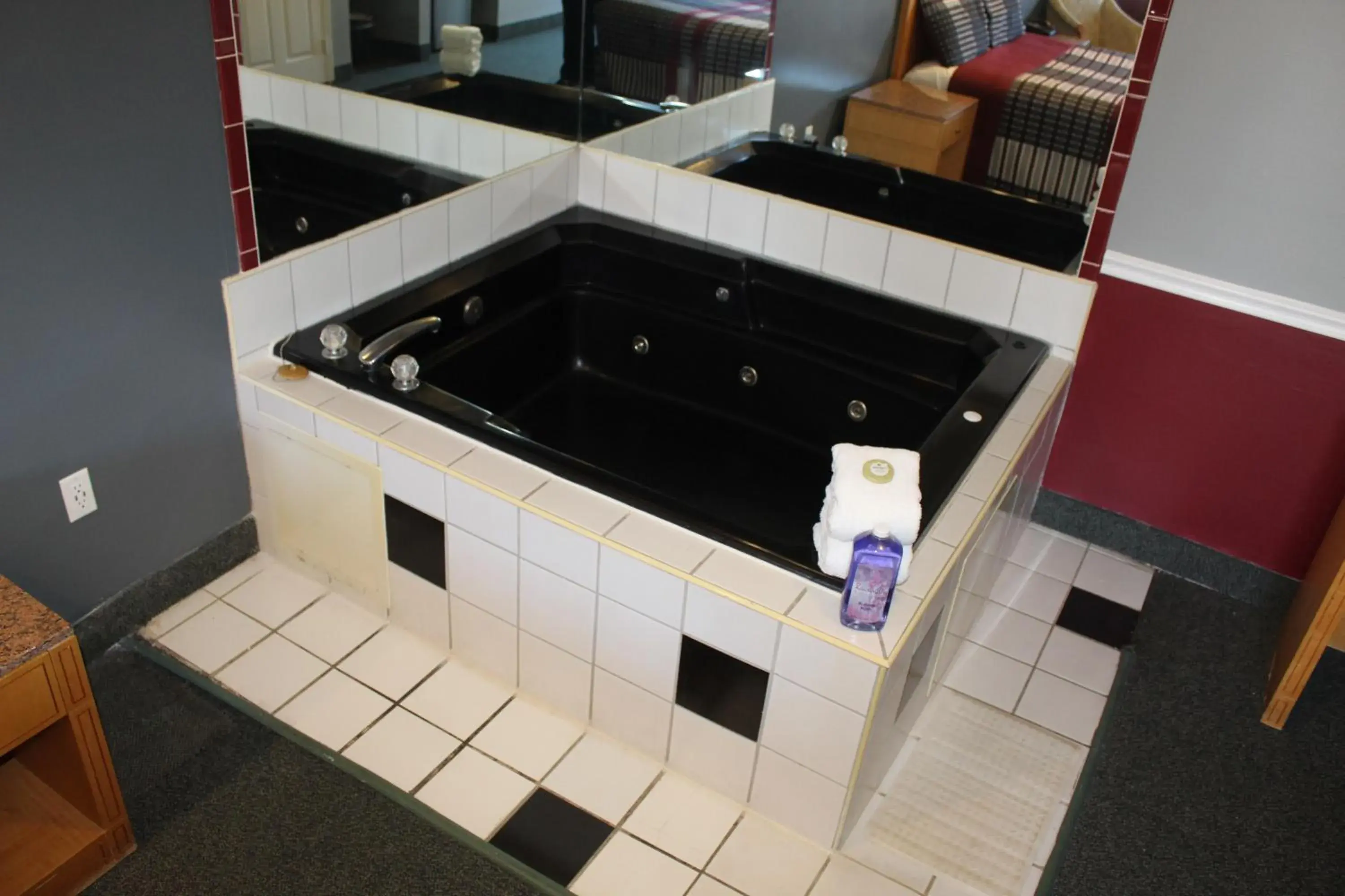 King Room with Spa Bath Non Smoking in Liberty Inn Absecon Atlantic City King Room with Spa Bath Non Smoking in Liberty Inn Absecon Atlantic City