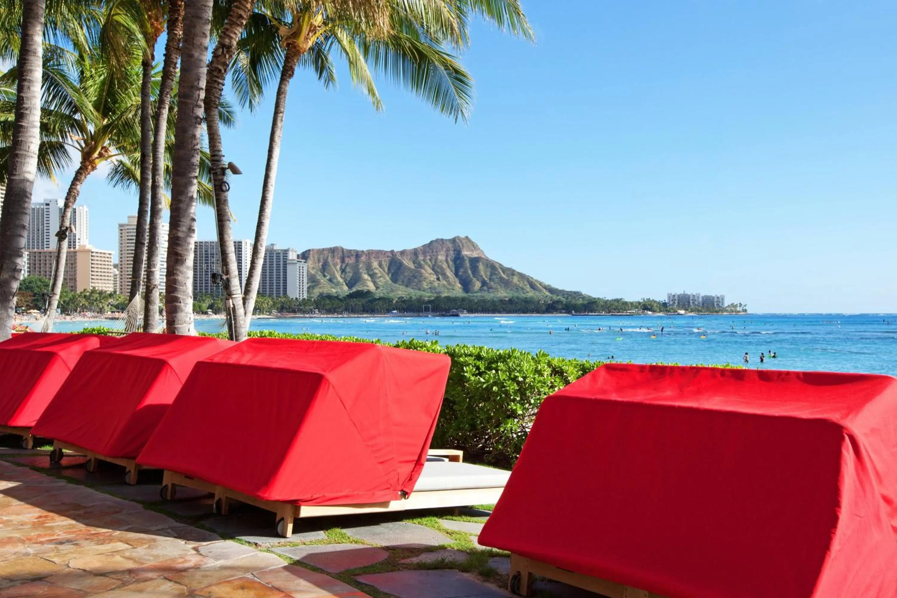 Swimming pool in Sheraton Waikiki Beach Resort