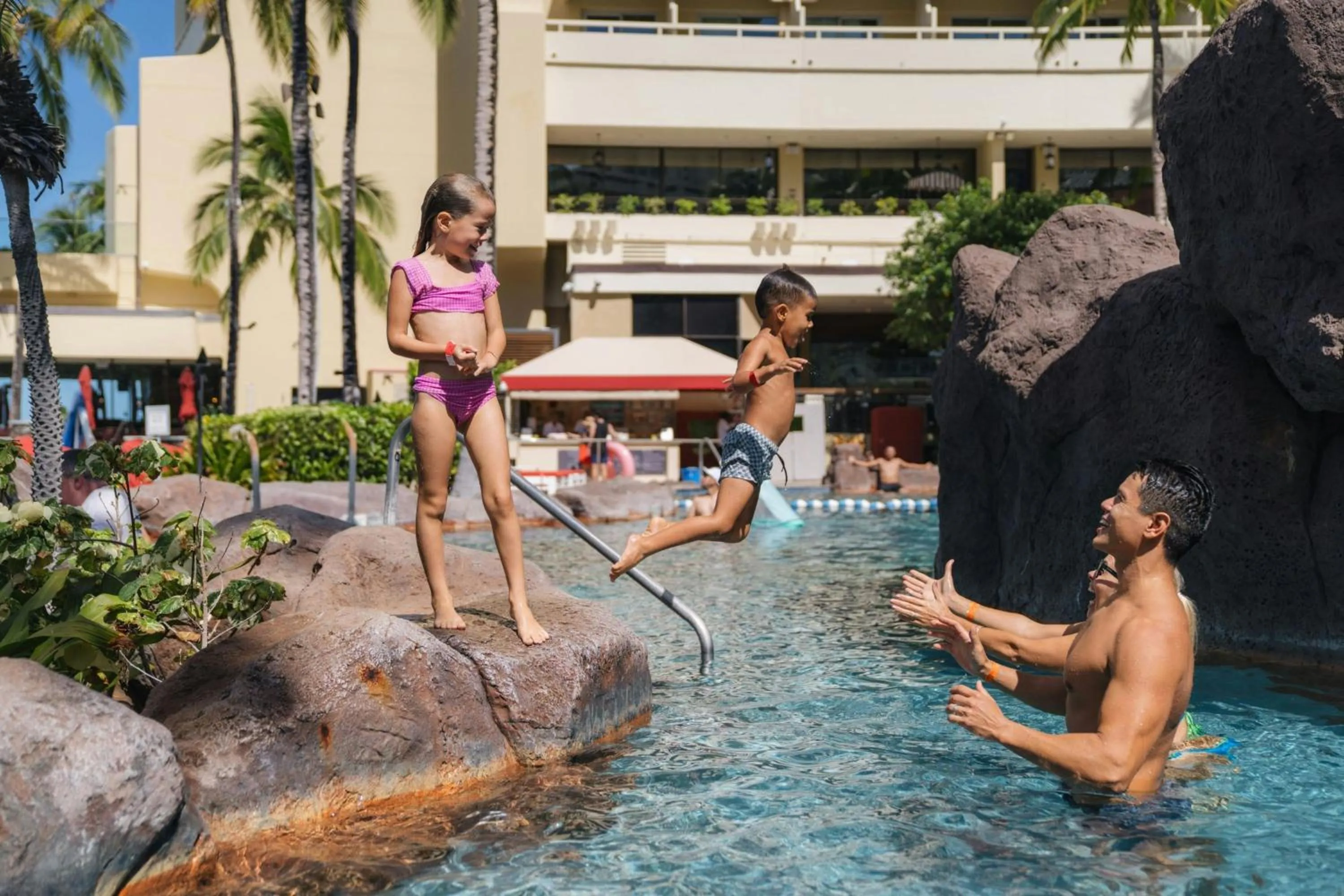 Swimming pool in Sheraton Waikiki Beach Resort