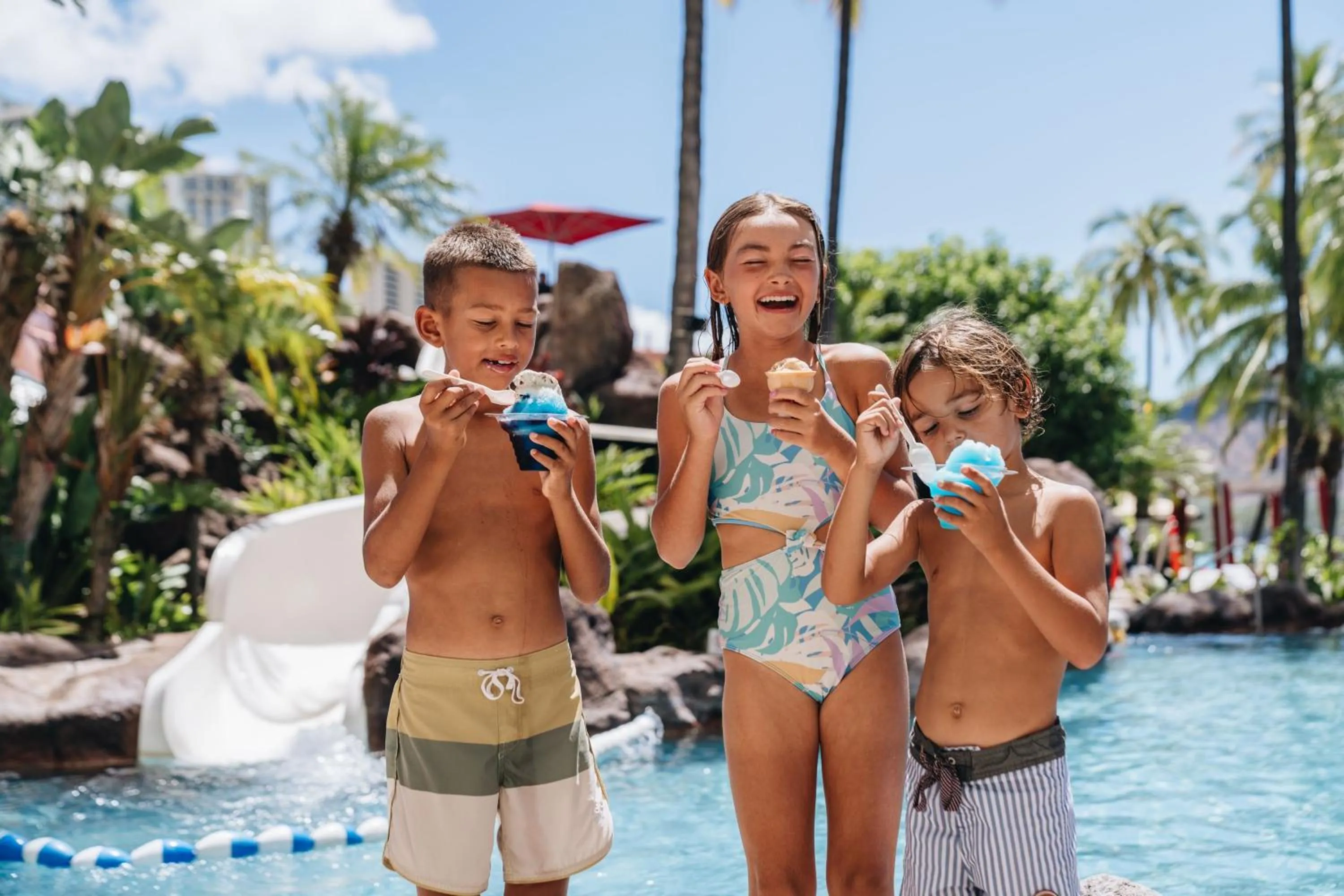Swimming pool in Sheraton Waikiki Beach Resort