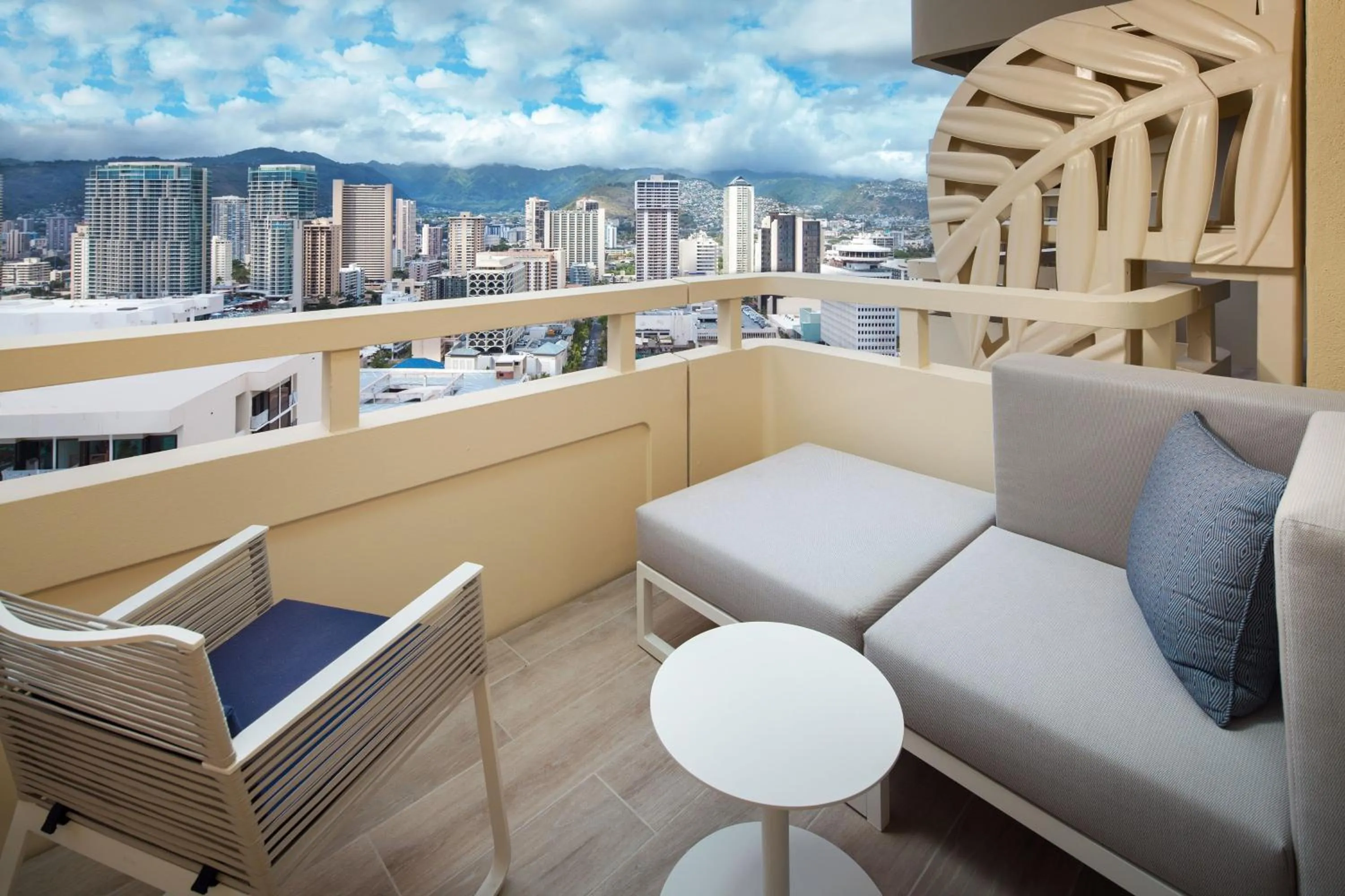 Photo of the whole room in Sheraton Waikiki Beach Resort