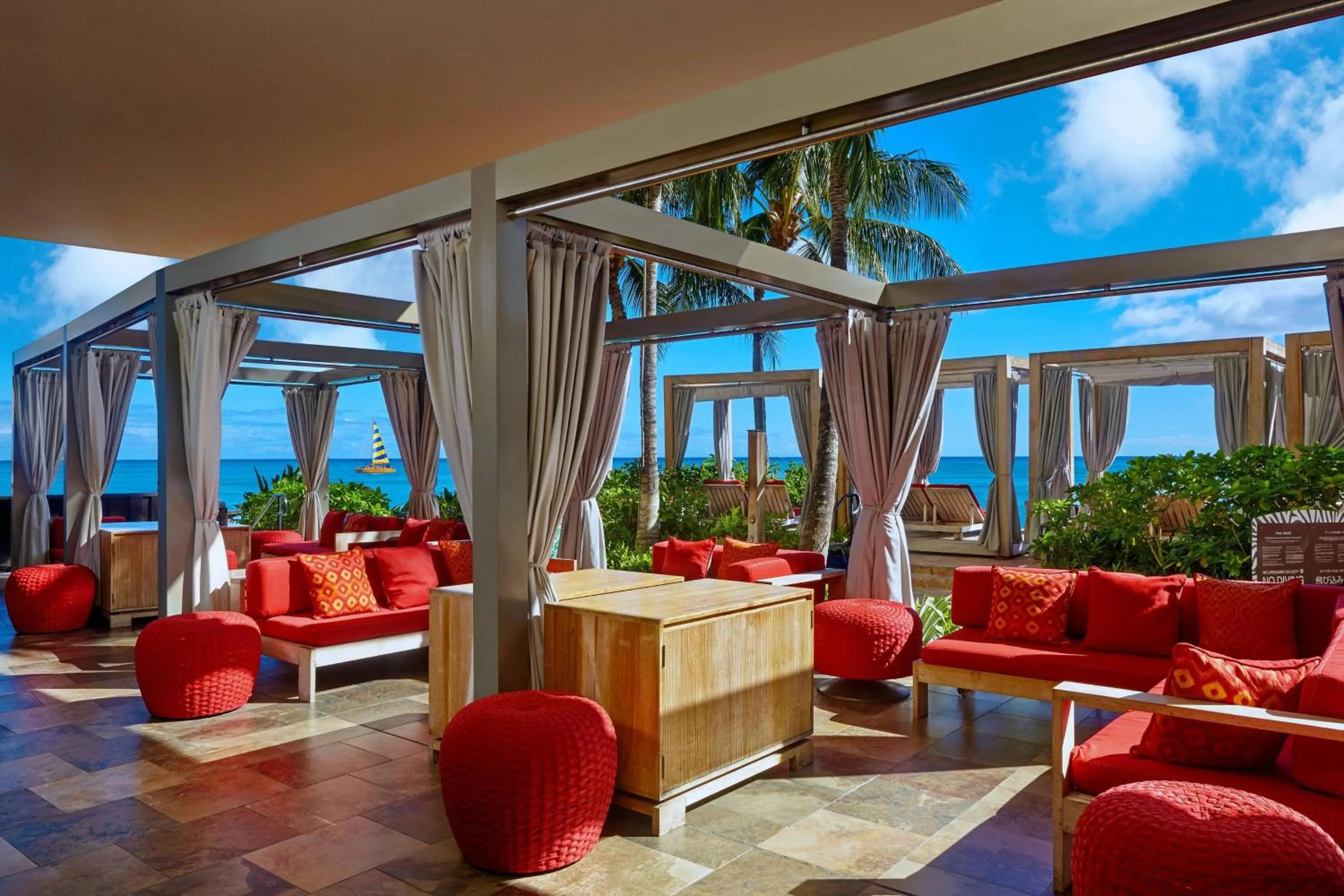 Restaurant/places to eat in Sheraton Waikiki Beach Resort