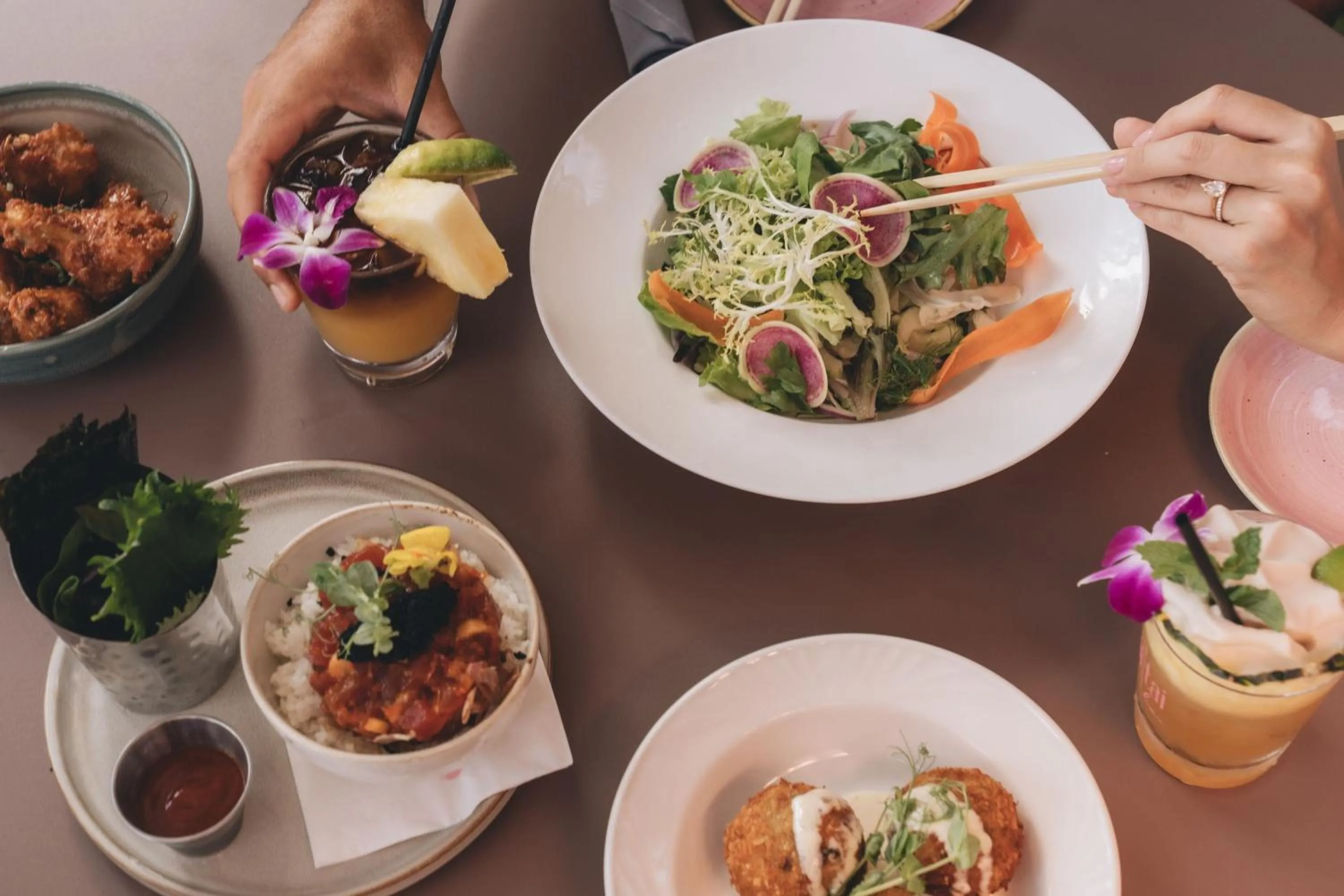 Lounge or bar in The Royal Hawaiian, A Luxury Collection Resort, Waikiki