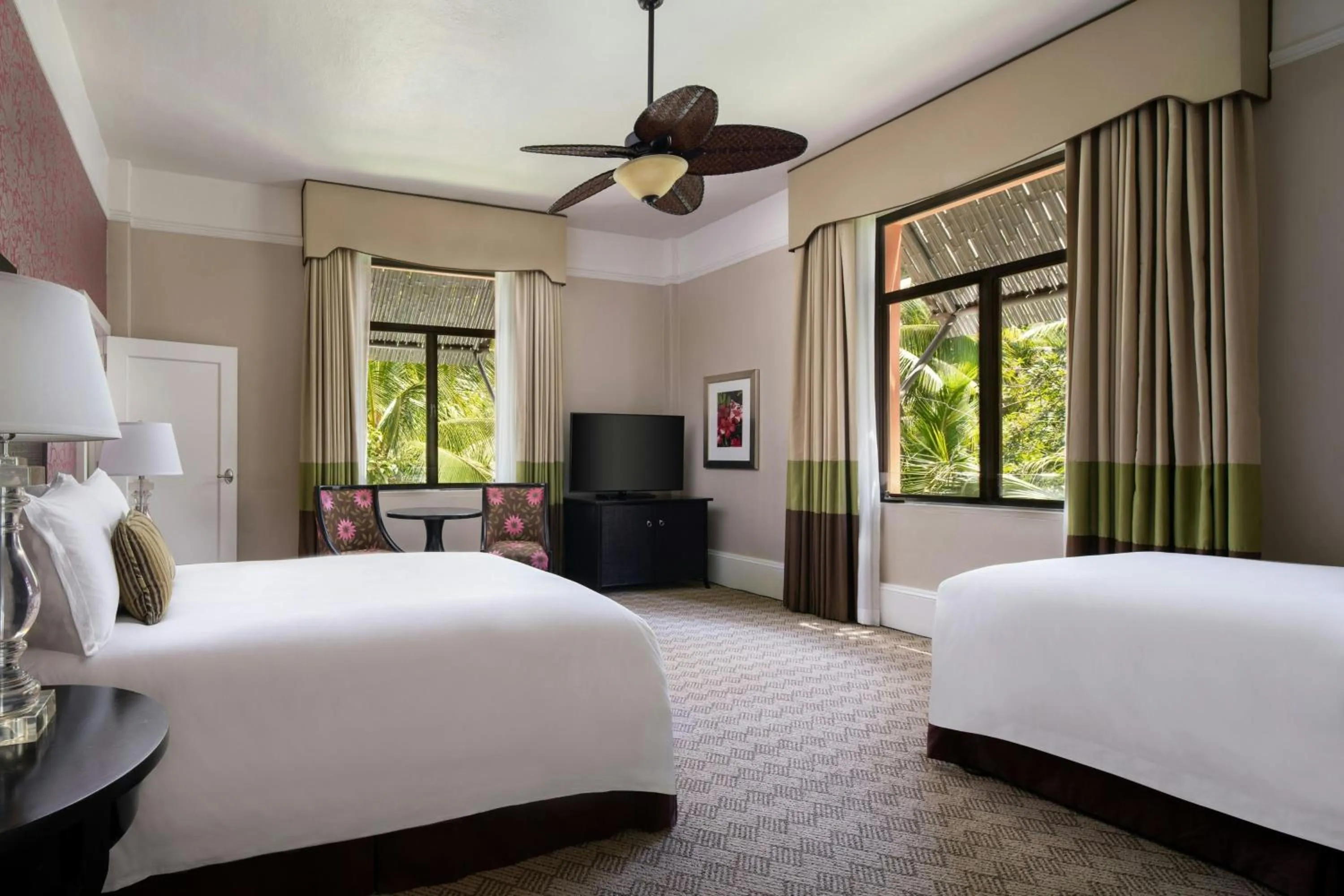 Photo of the whole room, Bed in The Royal Hawaiian, A Luxury Collection Resort, Waikiki