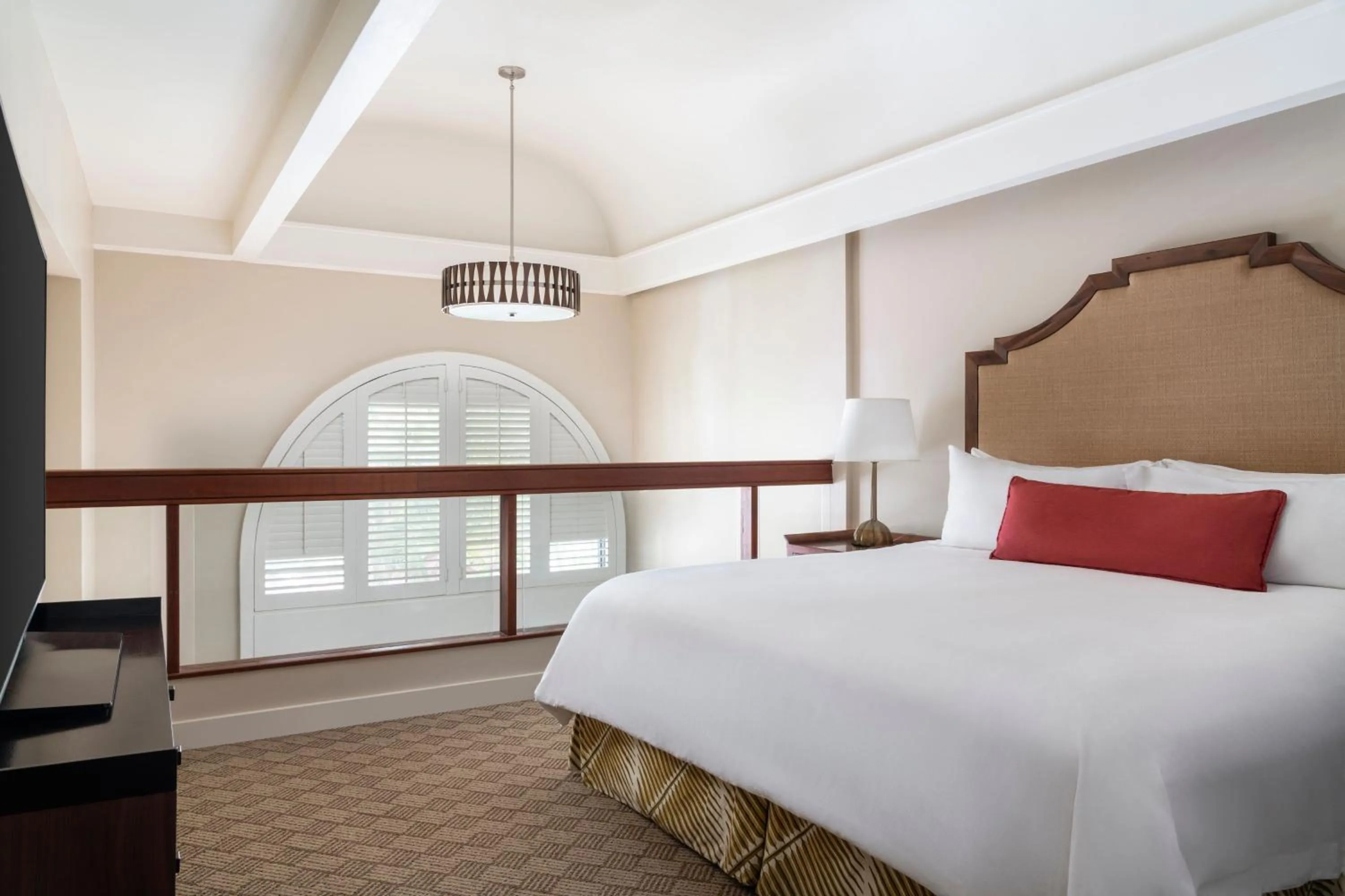 Bedroom, Bed in The Royal Hawaiian, A Luxury Collection Resort, Waikiki