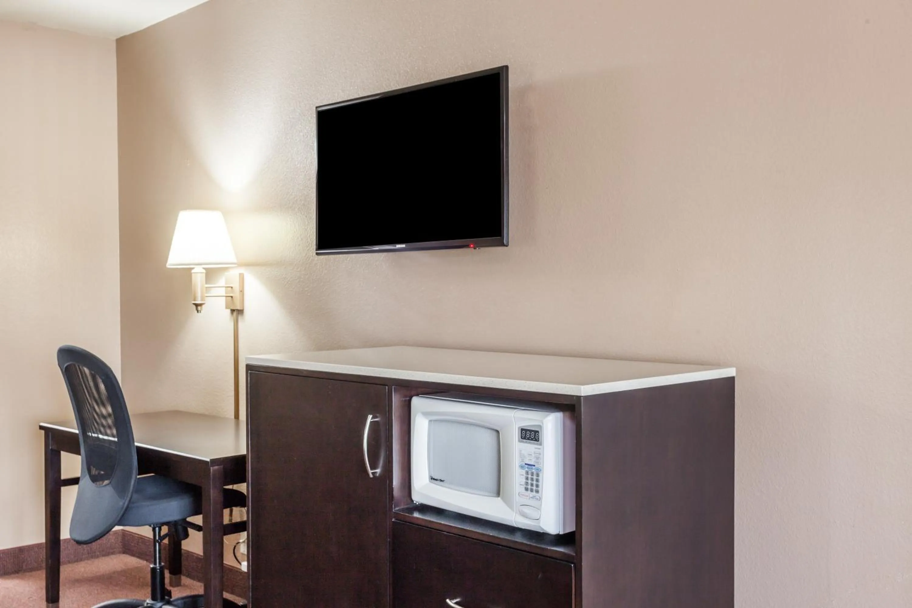 TV and multimedia in Super 8 by Wyndham Anaheim/Disneyland Drive