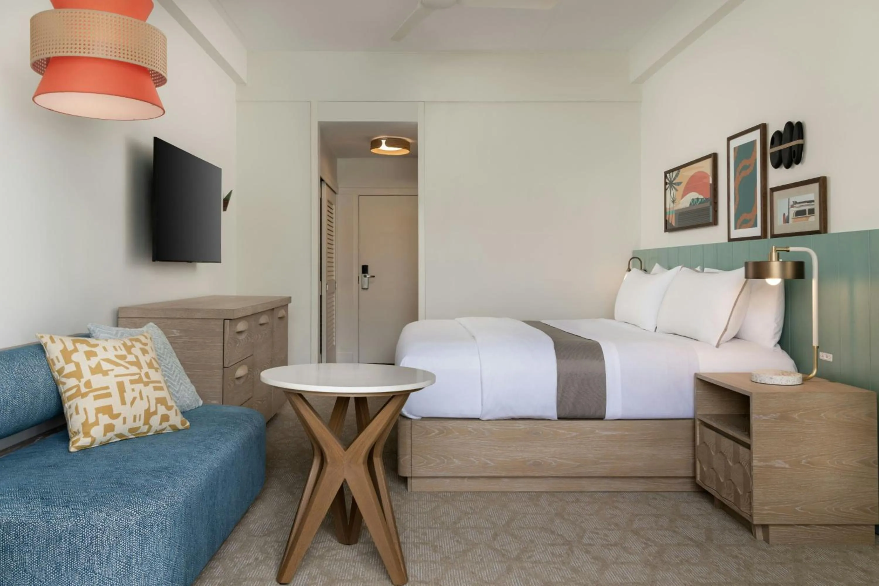 Photo of the whole room, Bed in Moana Surfrider, A Westin Resort & Spa, Waikiki Beach