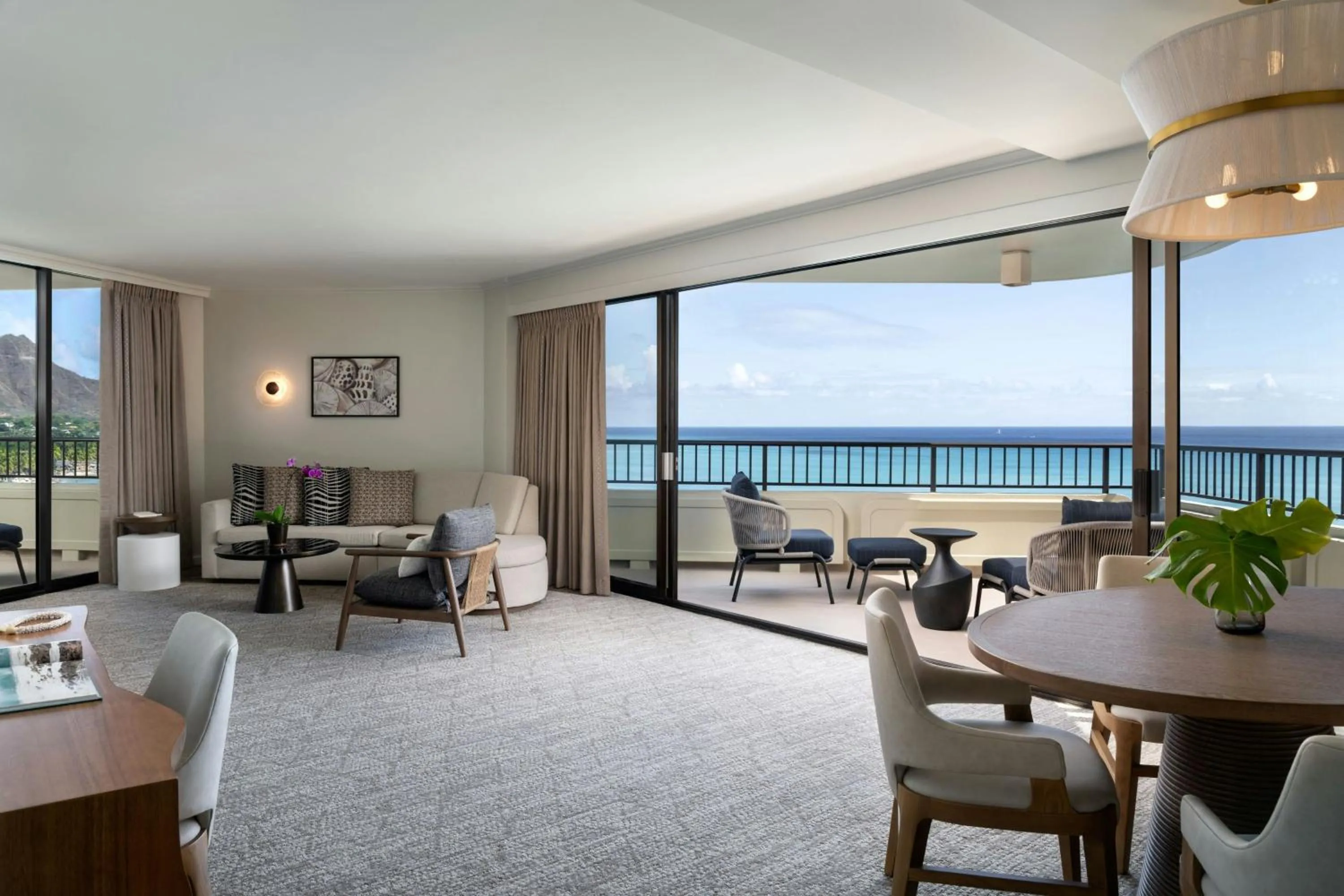 Living room in Moana Surfrider, A Westin Resort & Spa, Waikiki Beach