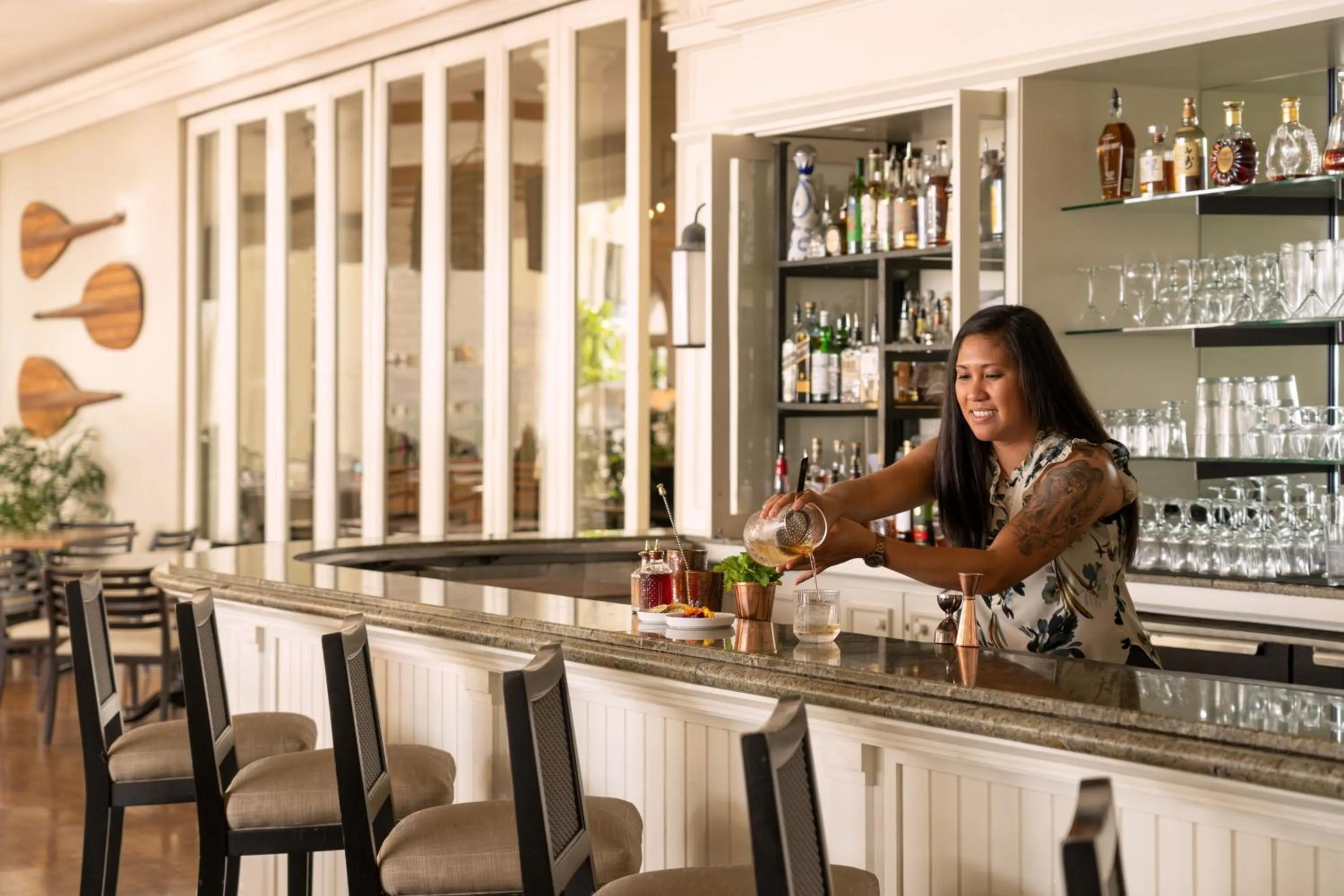 Lounge or bar in Moana Surfrider, A Westin Resort & Spa, Waikiki Beach