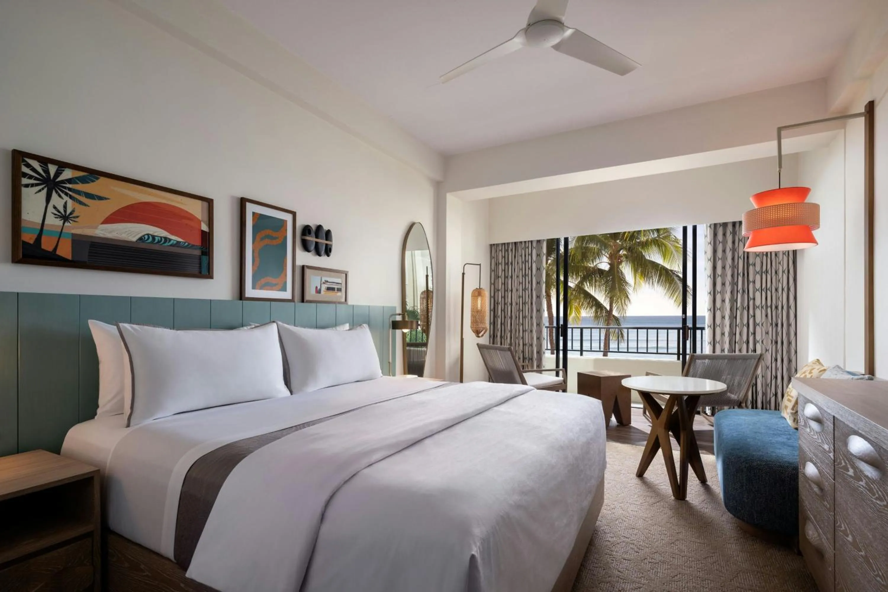 Photo of the whole room, Bed in Moana Surfrider, A Westin Resort & Spa, Waikiki Beach