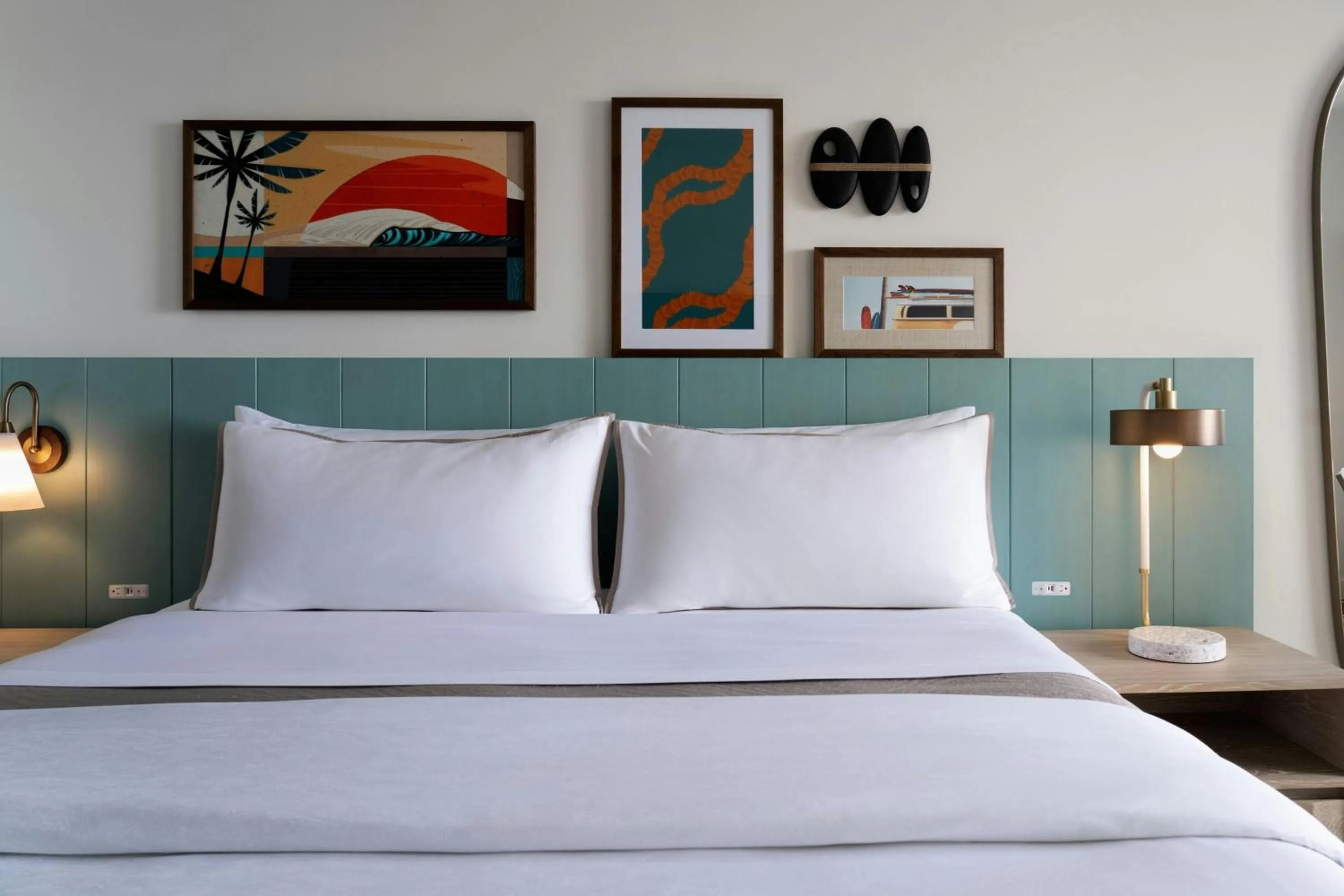 Photo of the whole room, Bed in Moana Surfrider, A Westin Resort & Spa, Waikiki Beach