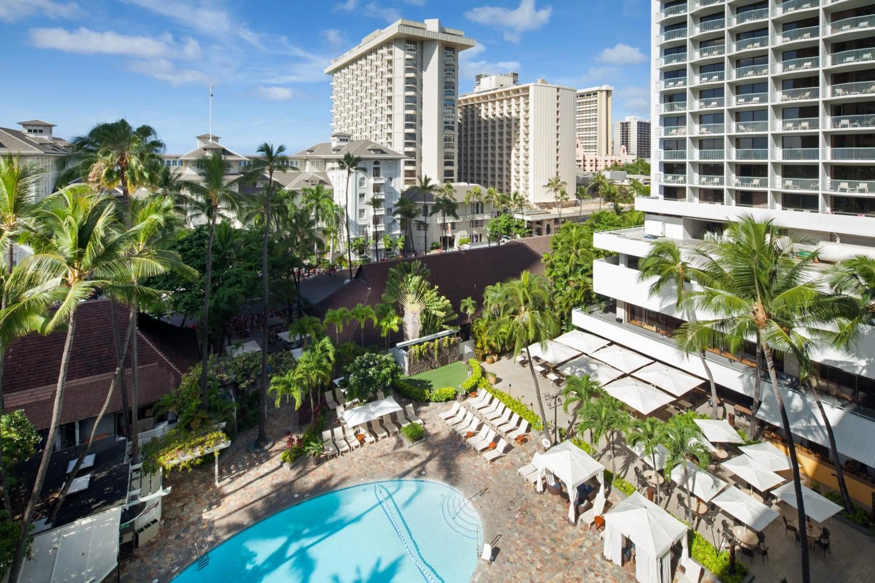 Swimming pool in Sheraton Princess Kaiulani Waikiki Beach