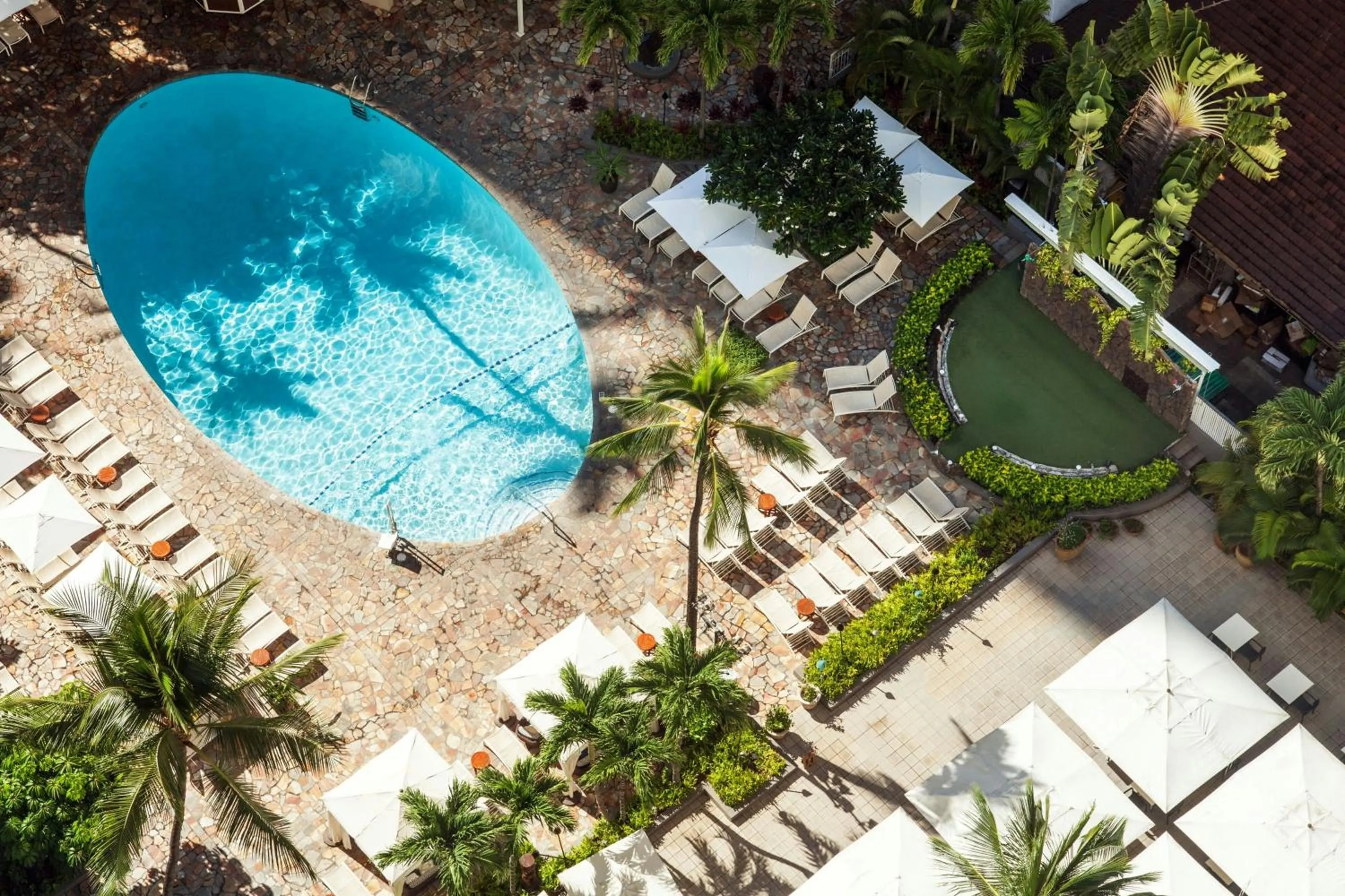 Swimming pool in Sheraton Princess Kaiulani Waikiki Beach