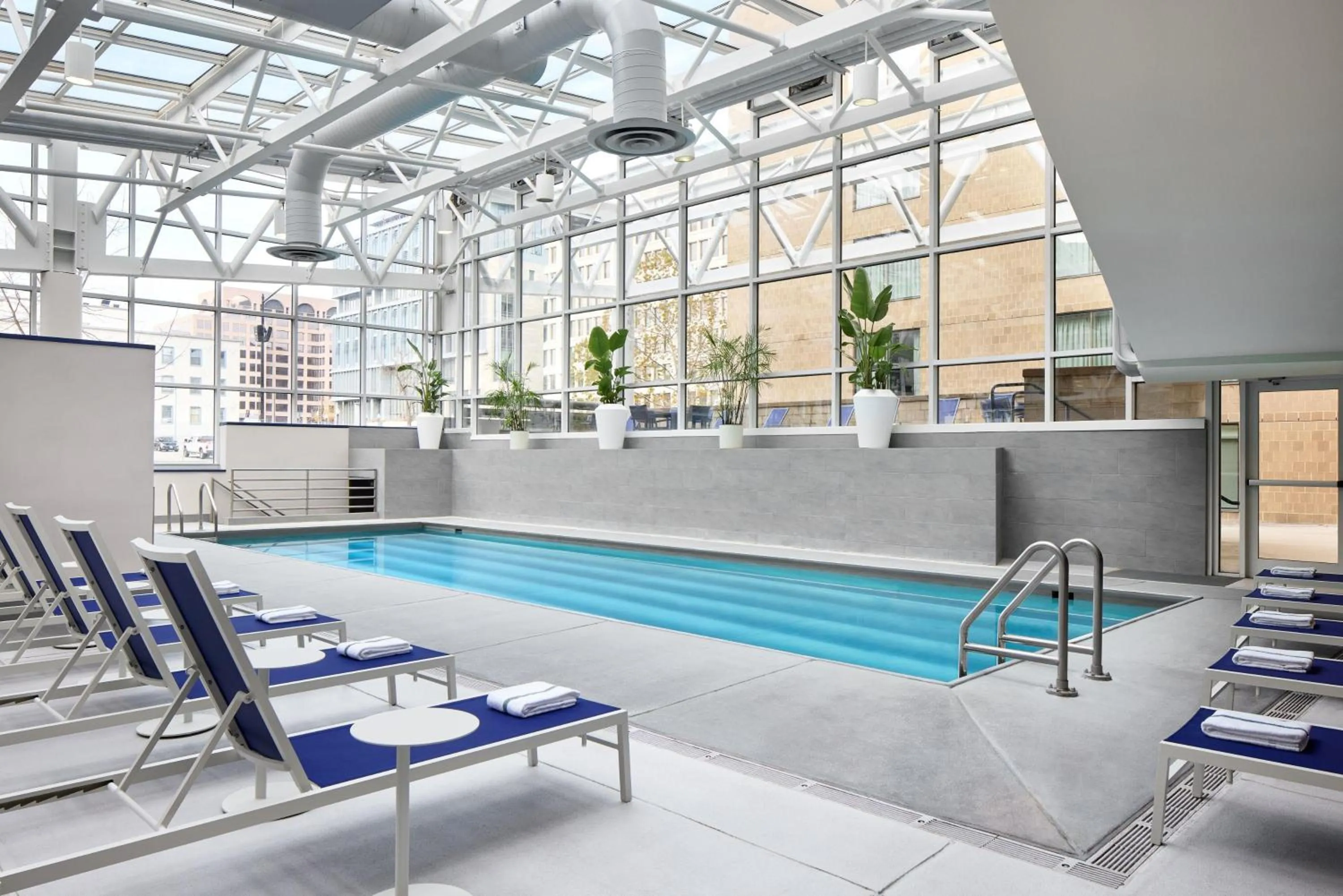 Swimming pool in Hyatt Regency Washington on Capitol Hill