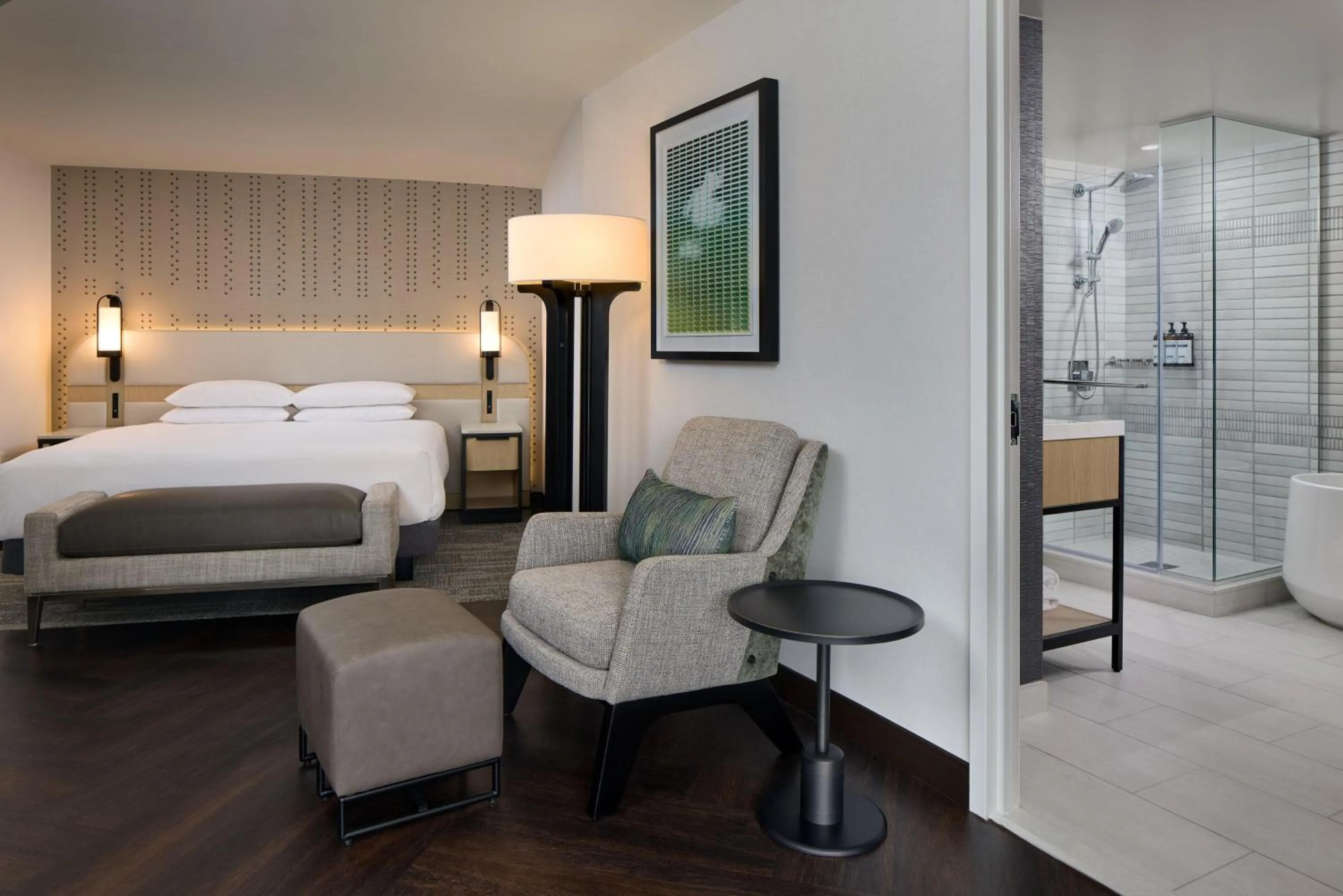 Bathroom, Bed in Hyatt Regency Washington on Capitol Hill