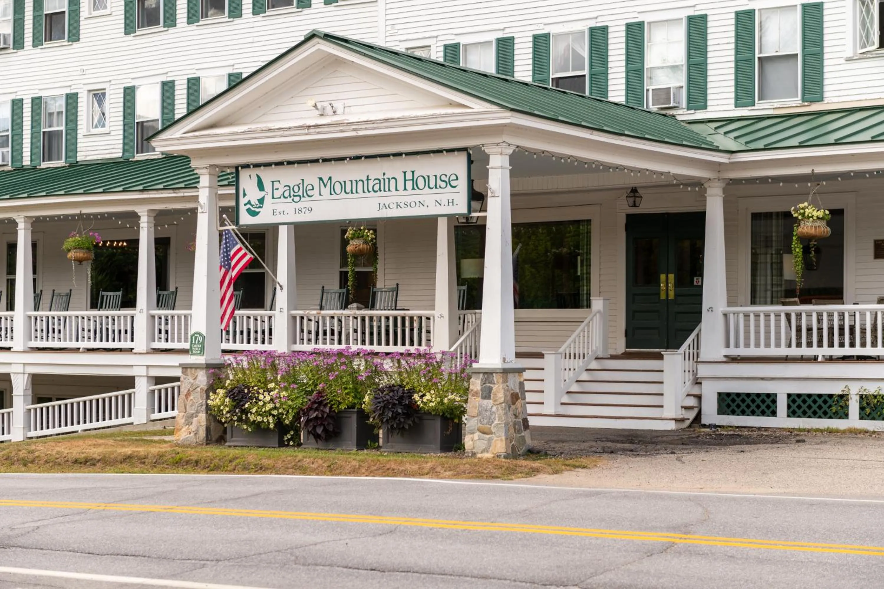 Facade/entrance in Eagle Mountain House and Golf Club