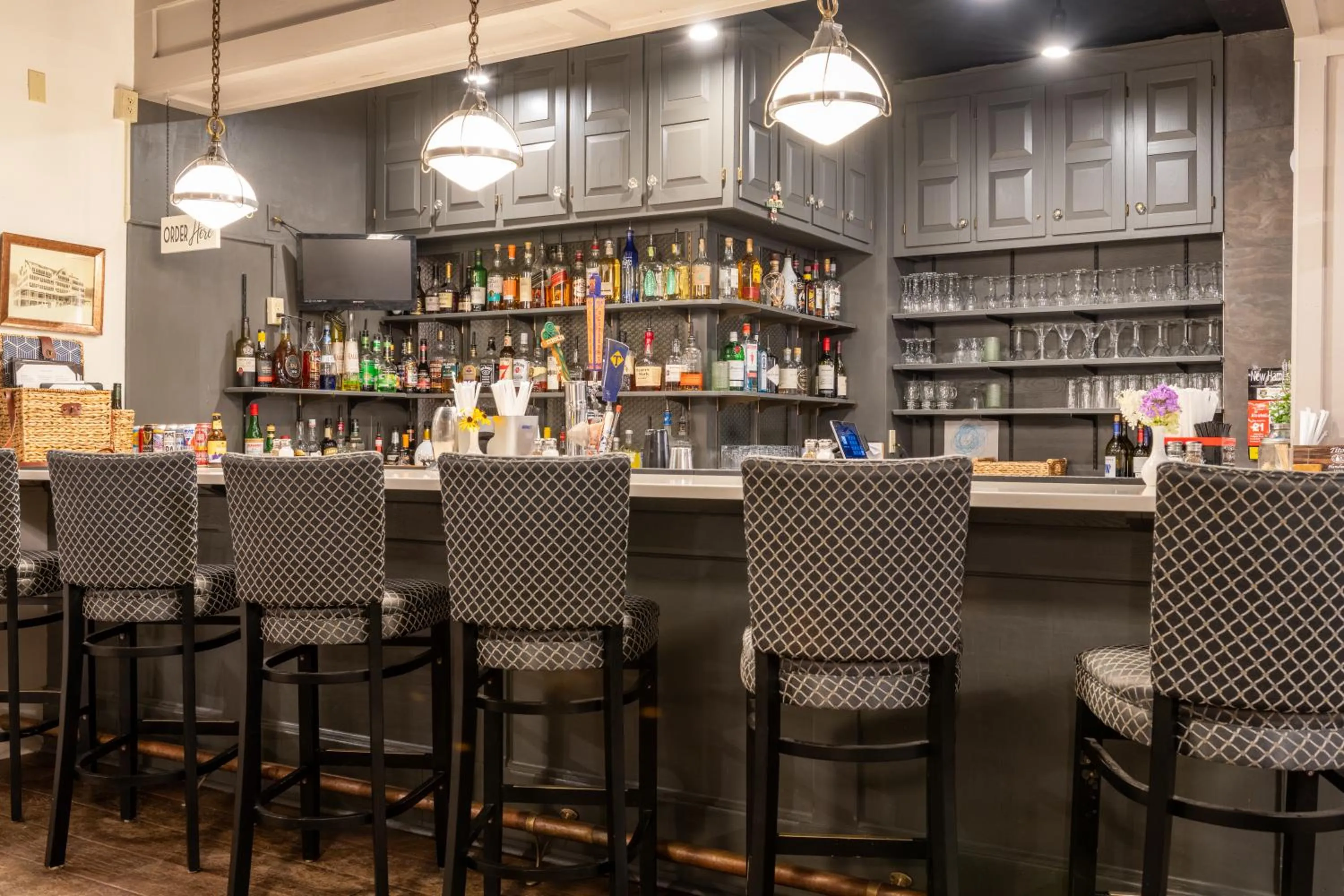 Lounge or bar in Eagle Mountain House and Golf Club