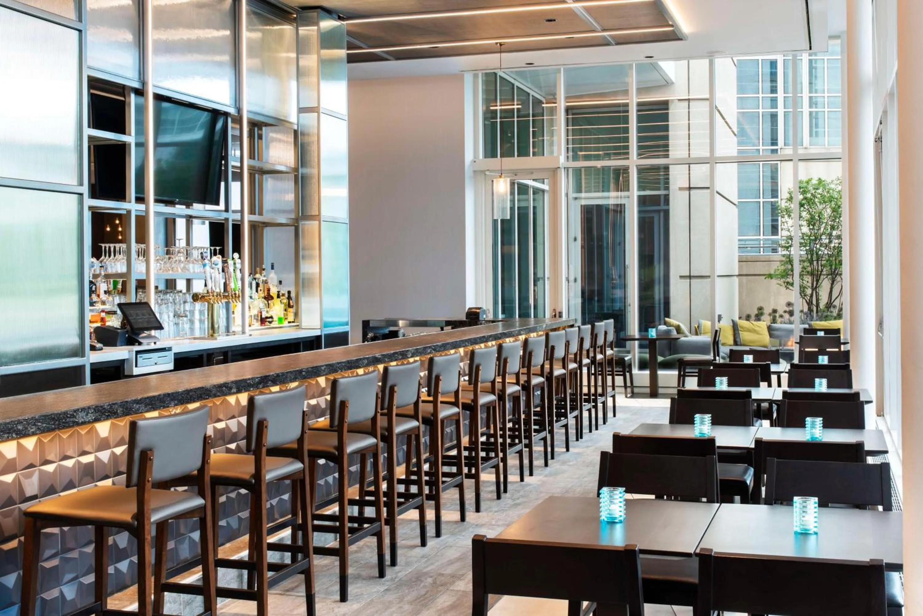 Lounge or bar in Hyatt Regency McCormick Place Chicago