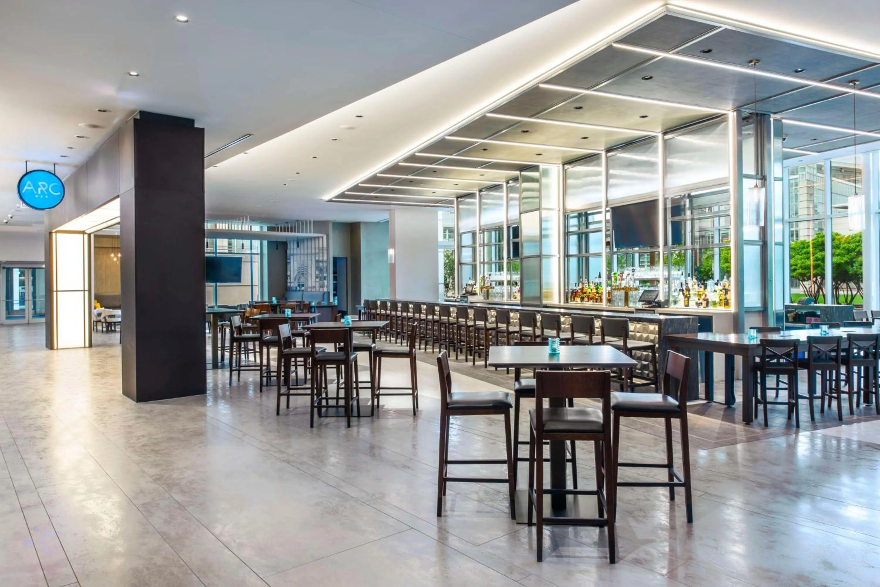 Lounge or bar in Hyatt Regency McCormick Place Chicago
