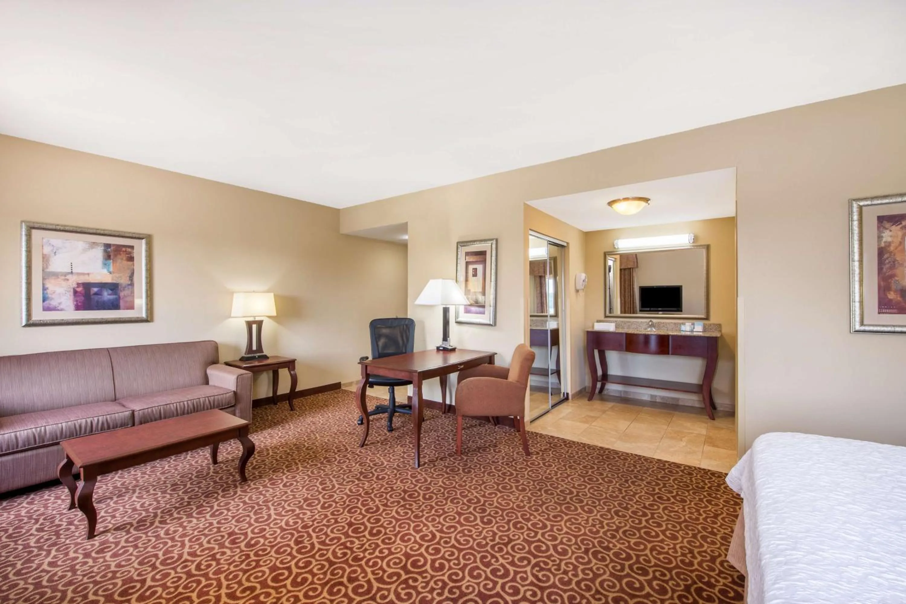 Living room in Hampton Inn & Suites Oklahoma City - South