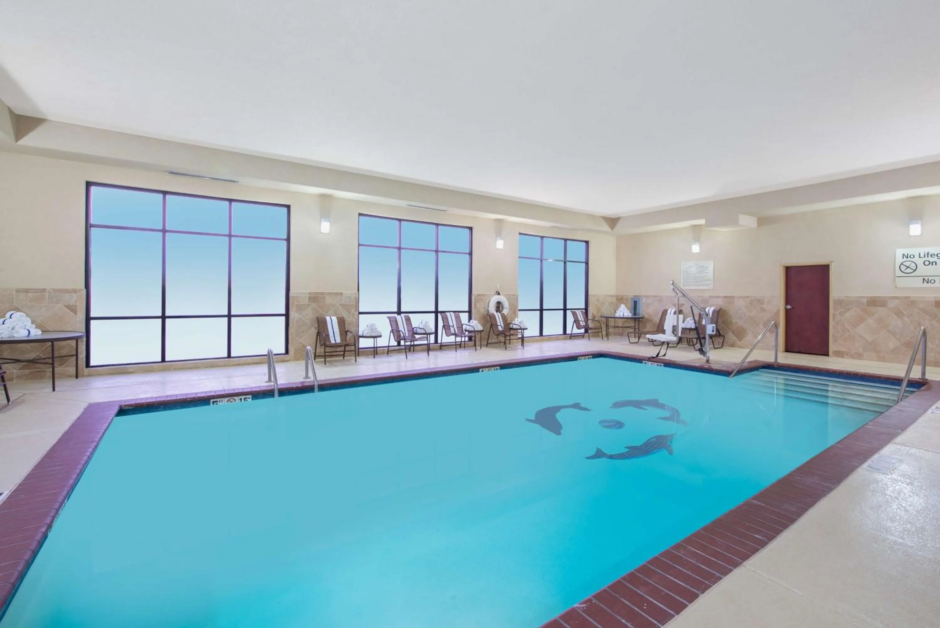 Pool view in Hampton Inn & Suites Oklahoma City - South