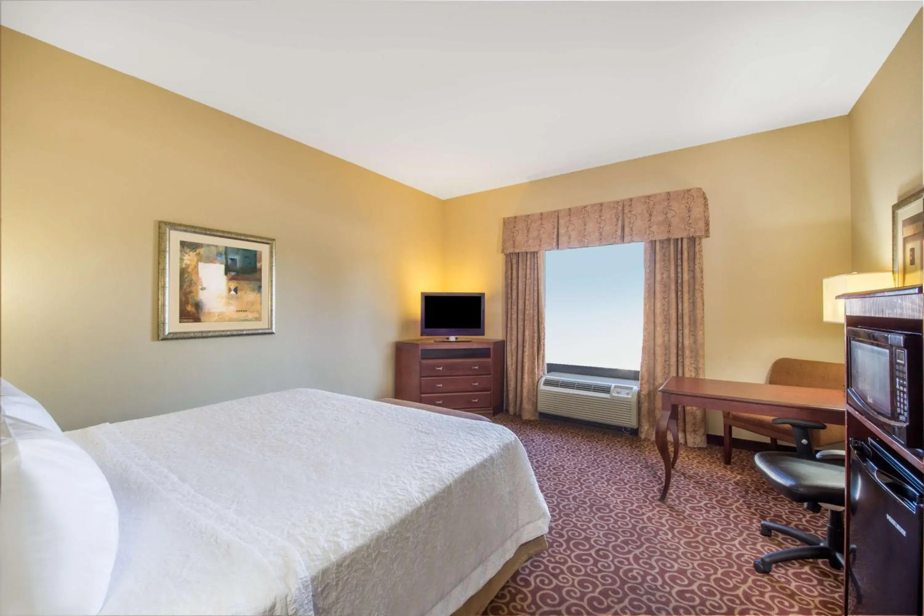 King Room with King Bed - Non-Smoking in Hampton Inn & Suites Oklahoma City - South King Room with King Bed - Non-Smoking in Hampton Inn & Suites Oklahoma City - South