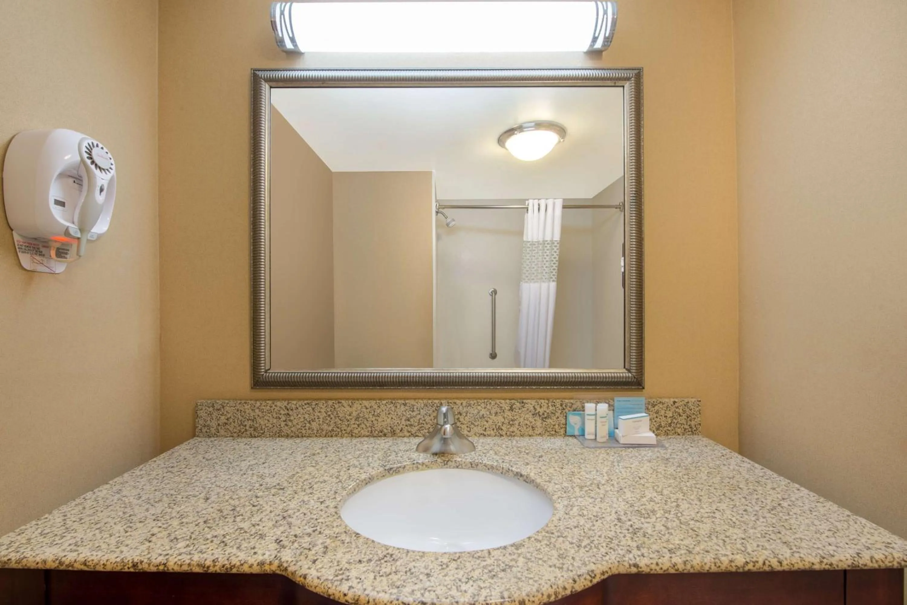 Bathroom in Hampton Inn & Suites Oklahoma City - South