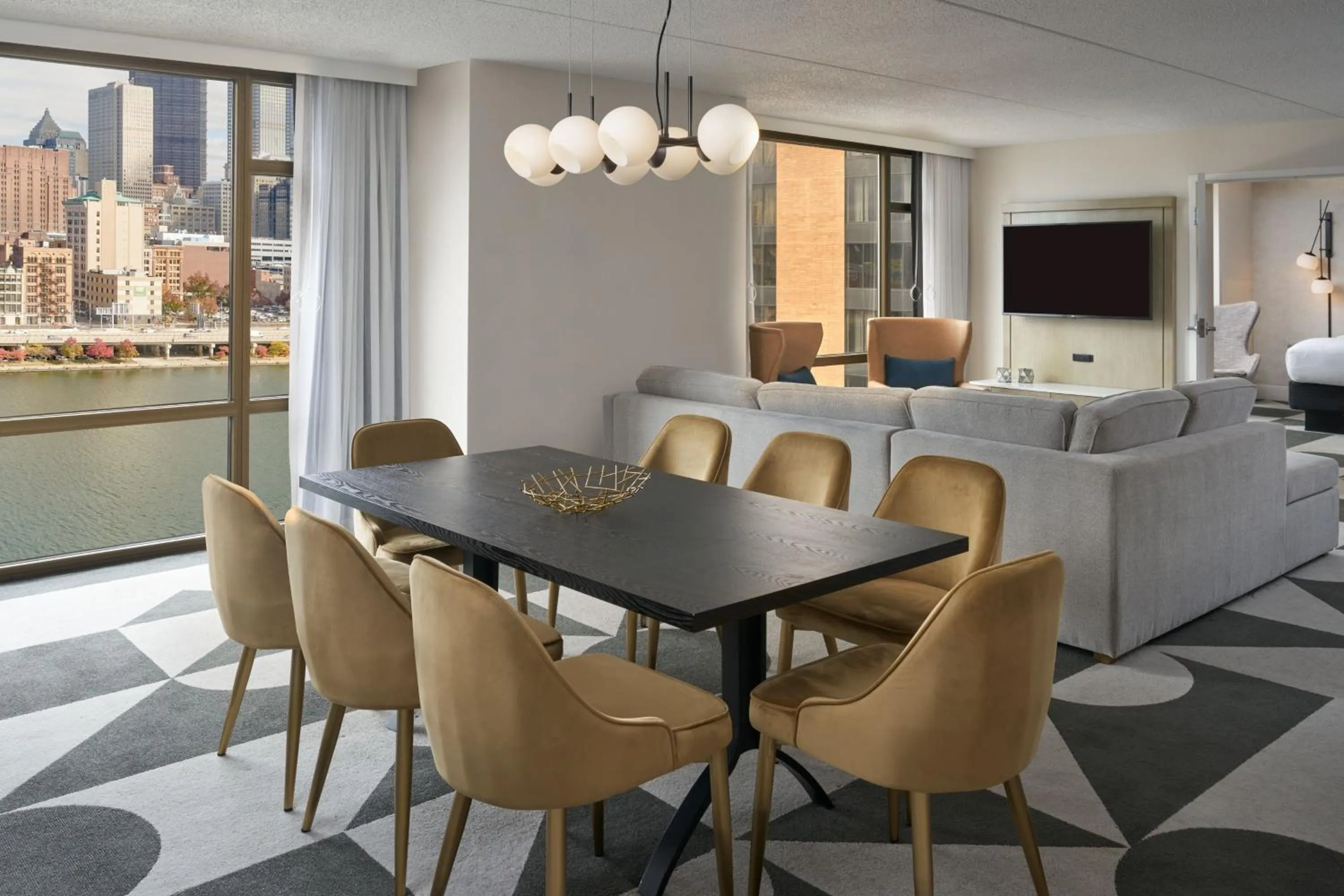 Bedroom in Sheraton Pittsburgh Hotel at Station Square