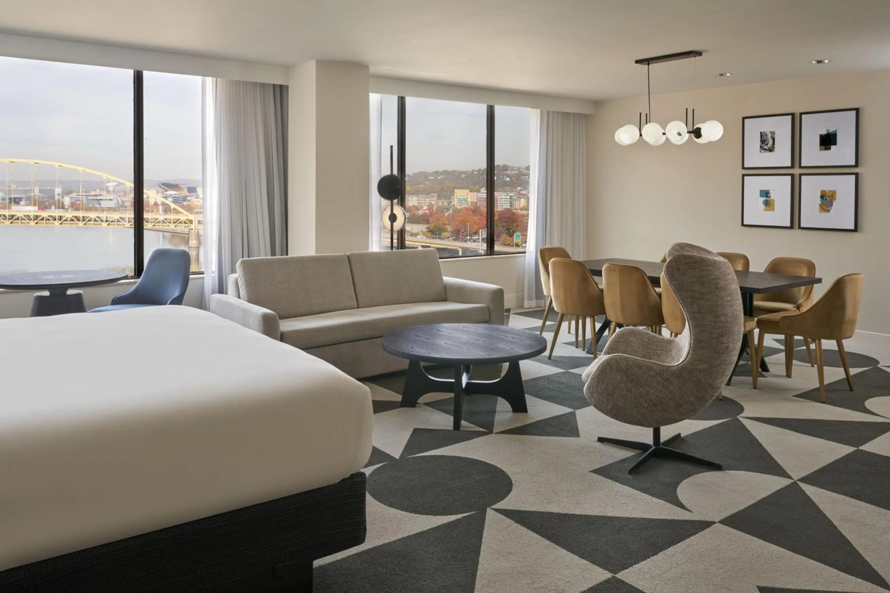 Bedroom in Sheraton Pittsburgh Hotel at Station Square