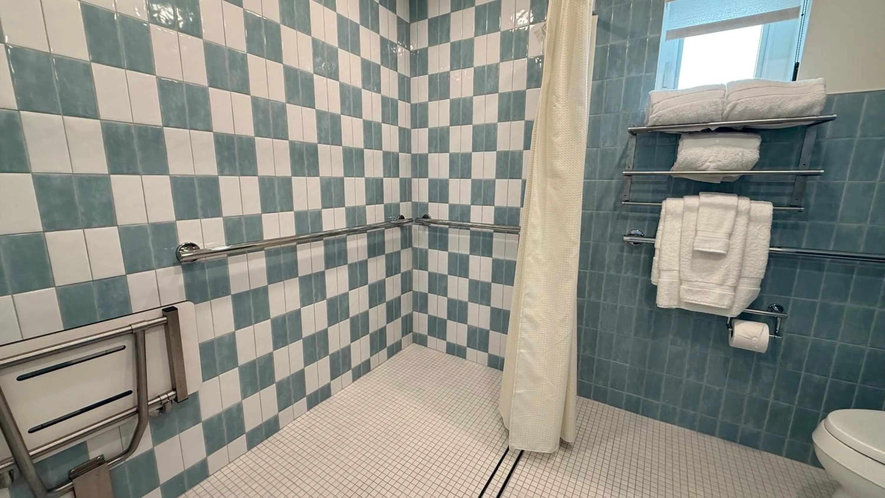 acessibility in Skipjack Resort & Marina